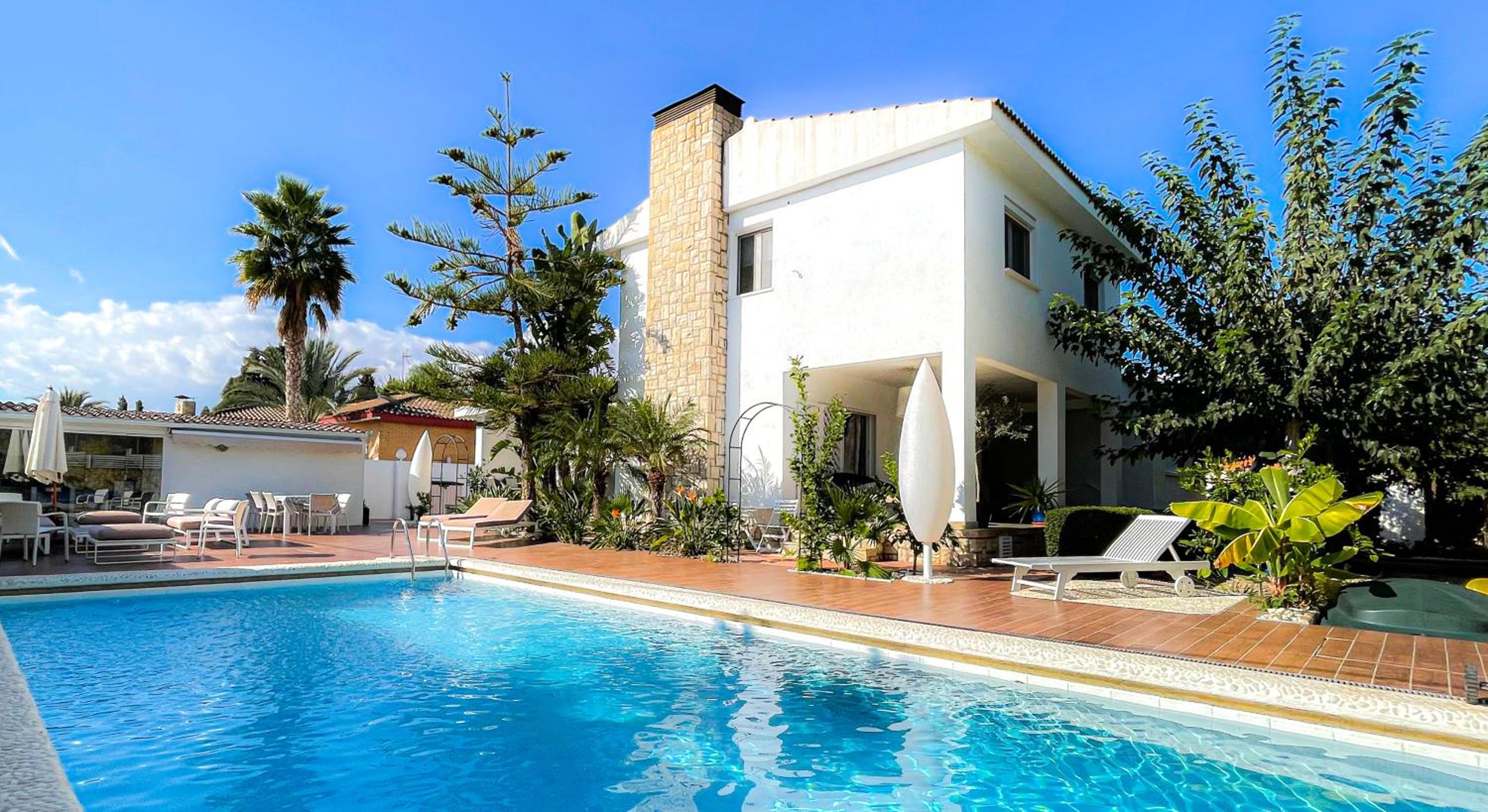 Hotel Villa Haygón Private heated pool, bbq & sauna - Image 1