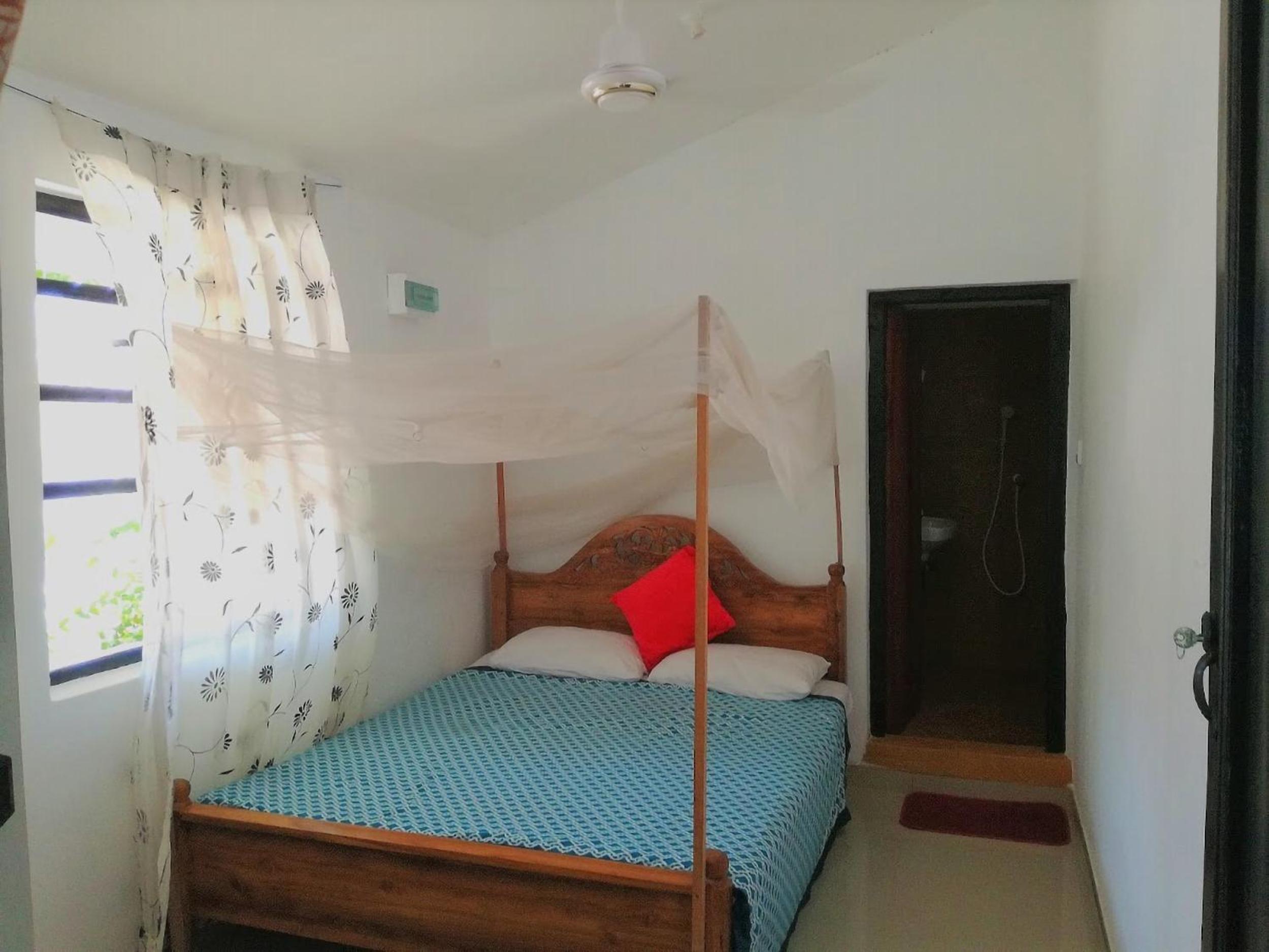 20 House Arugam