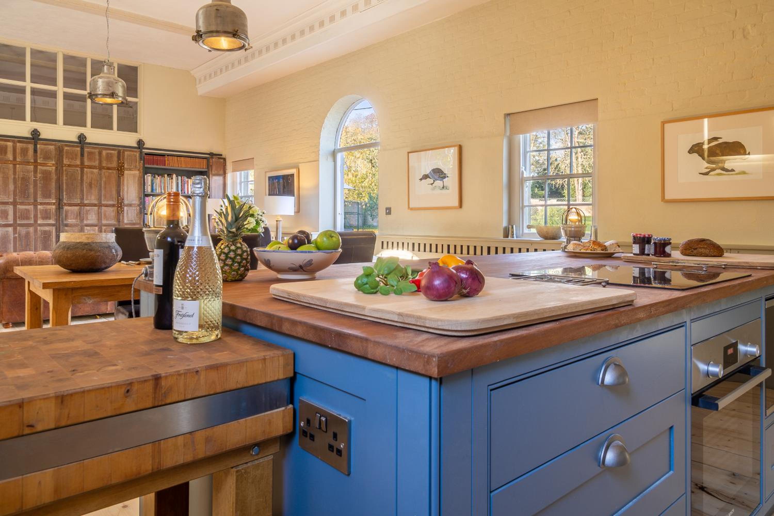 Stunning luxury cottage in historic country estate - Belchamp Hall Stables view 2
