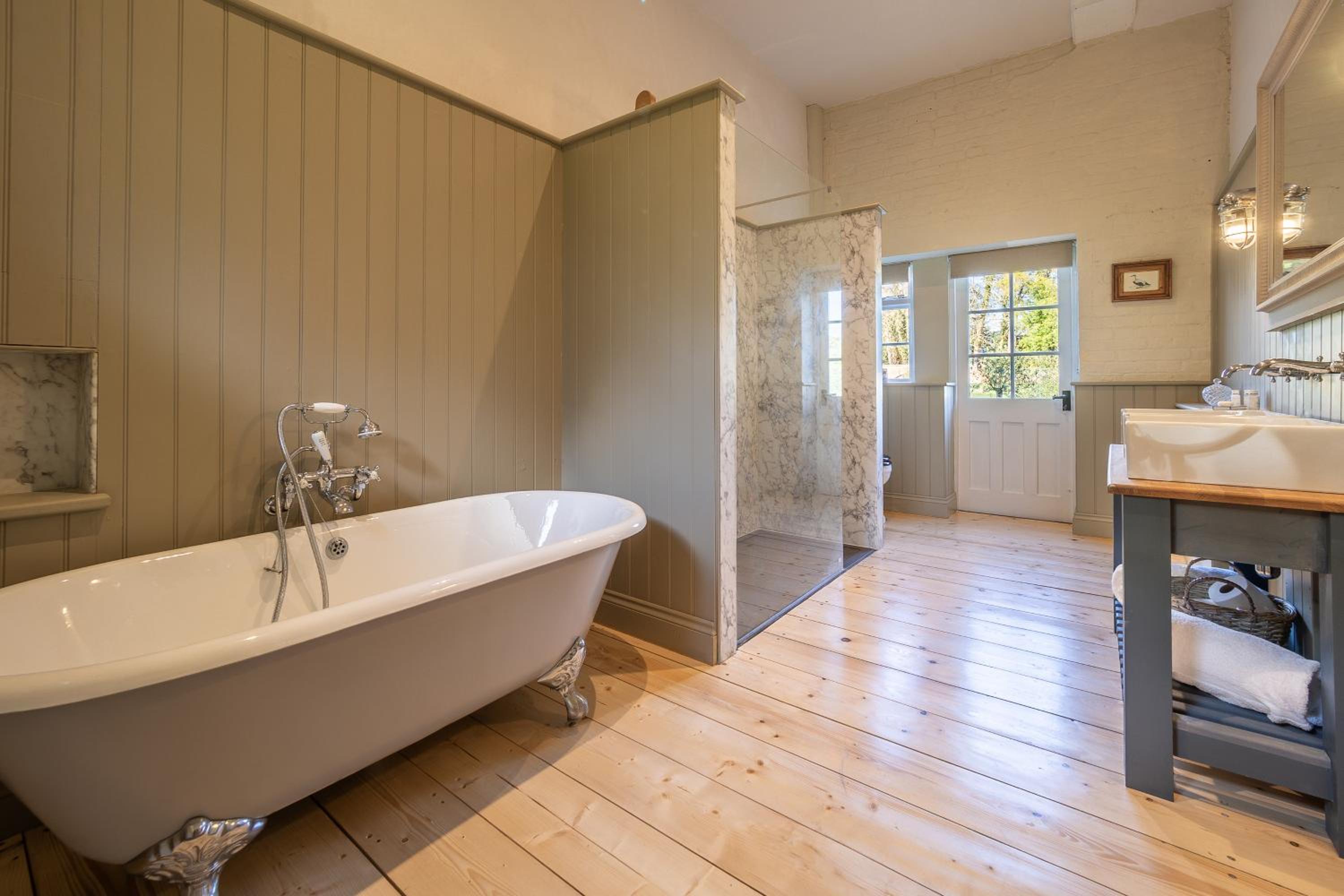 Stunning luxury cottage in historic country estate - Belchamp Hall Stables view 5