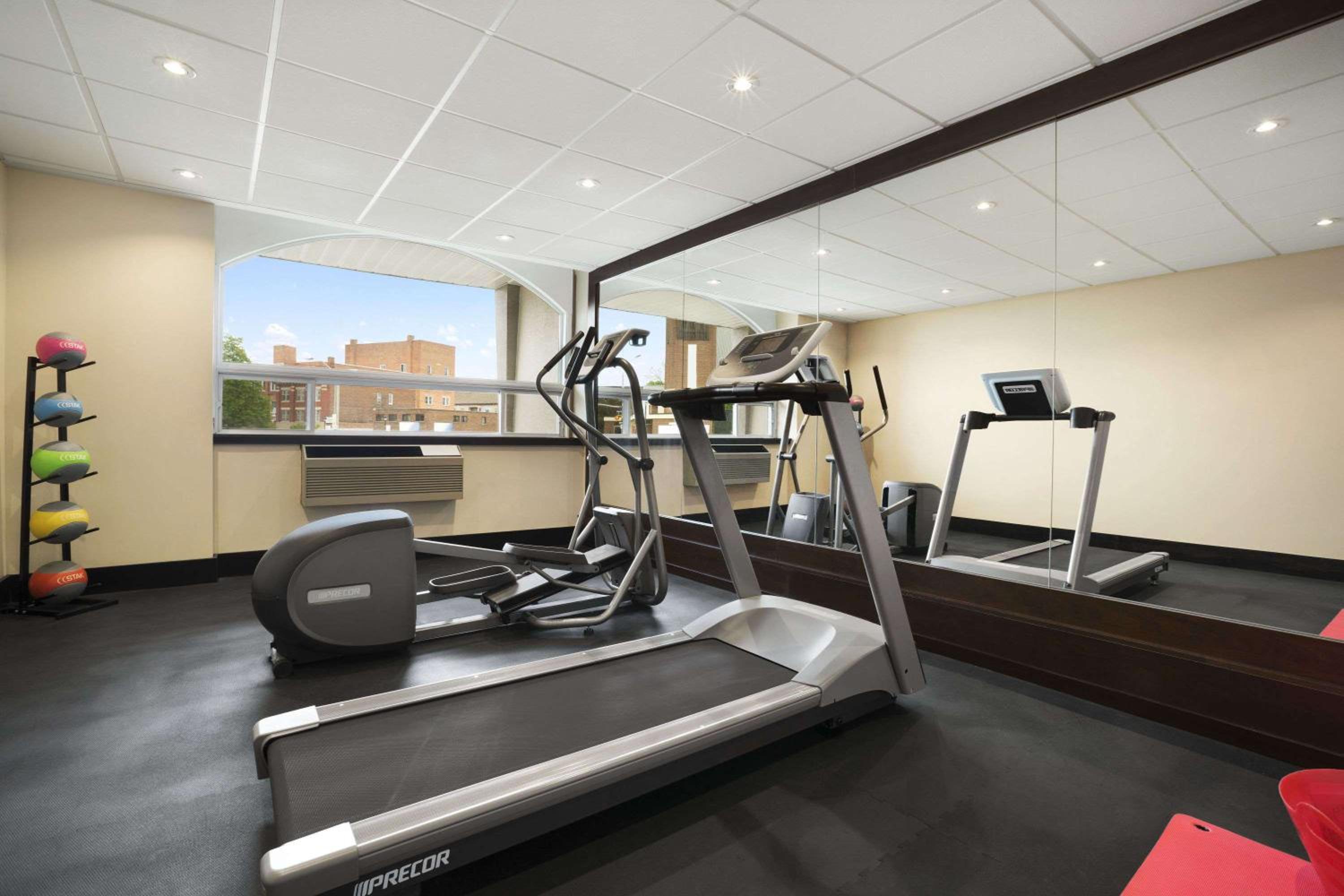 North Bay Vacations - Days Inn Suites by Wyndham North Bay Downtown - Property Image 28