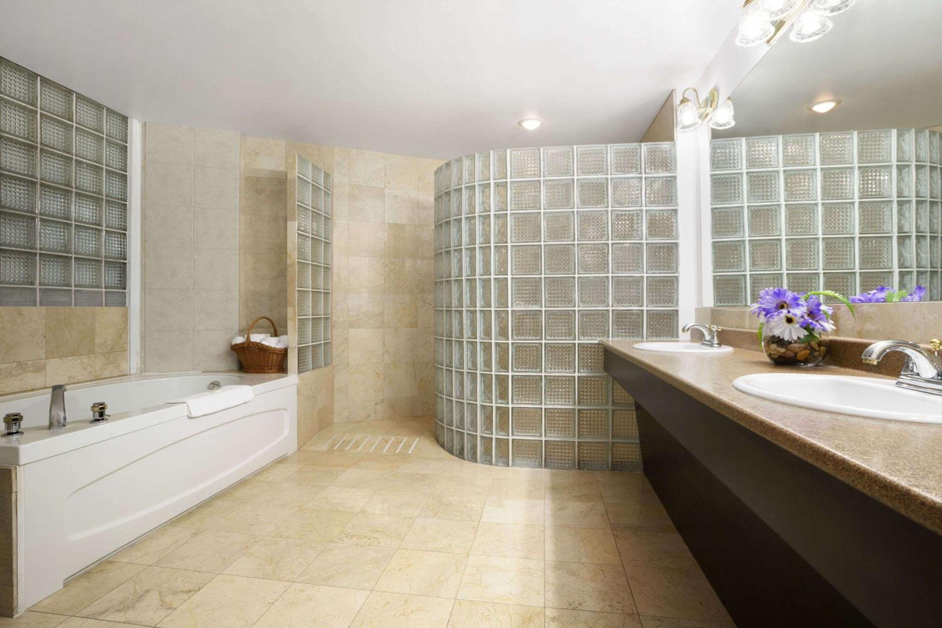 North Bay Vacations - Days Inn Suites by Wyndham North Bay Downtown - Property Image 33