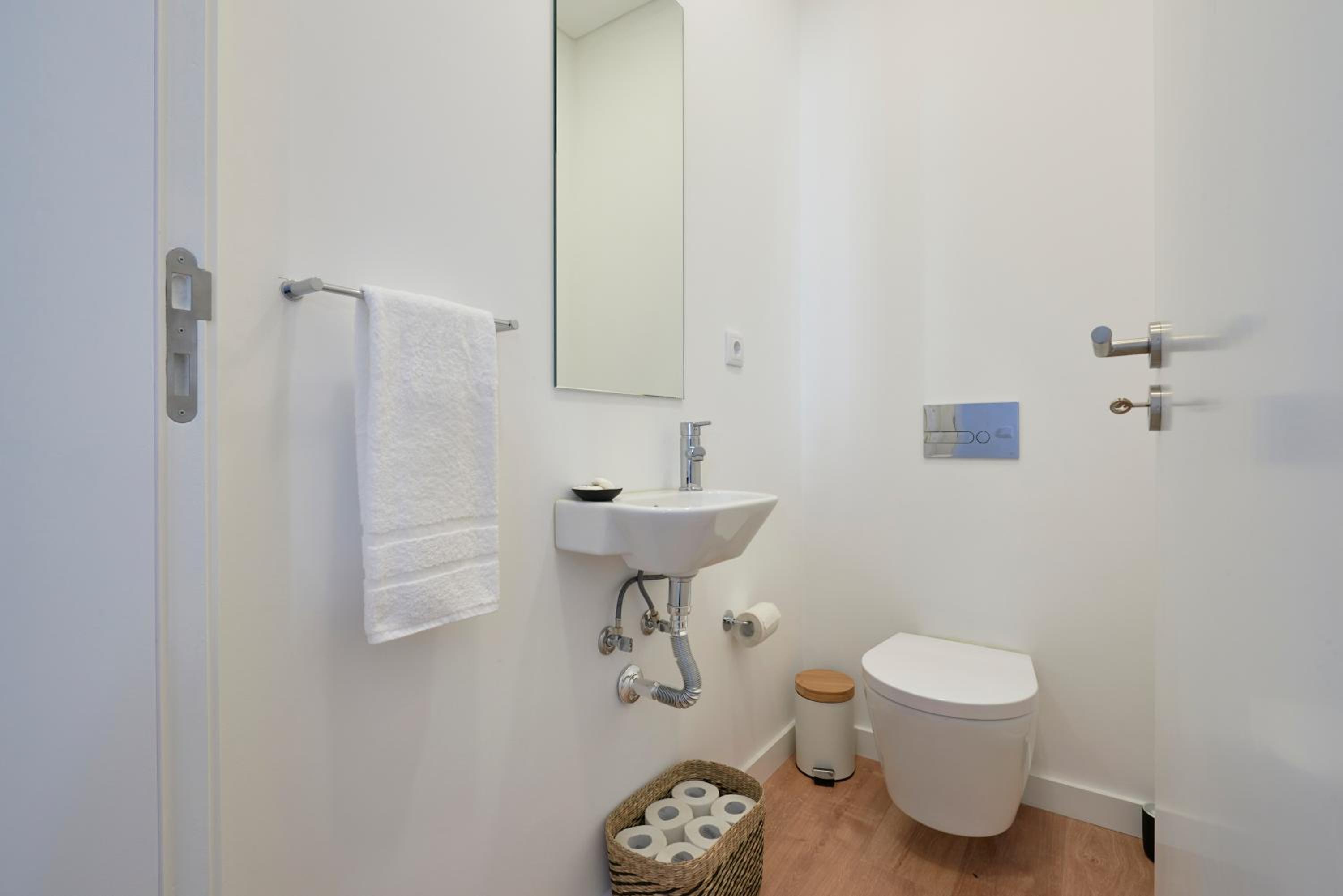 Deluxe Apt at Amazing Prime Location, By TimeCooler view 5