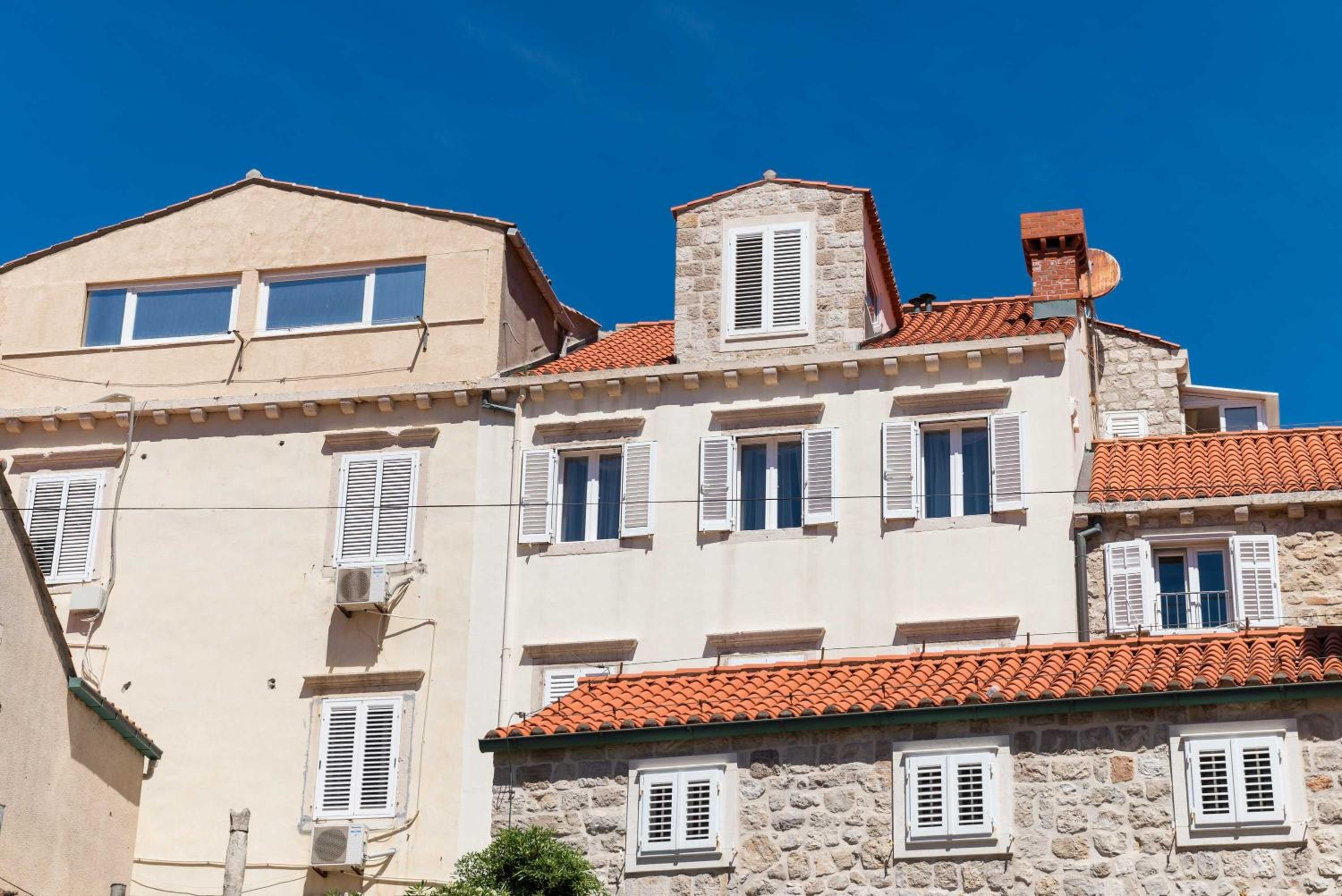 Hotel Eddie's Sea View Rooms Old Town - Image 1