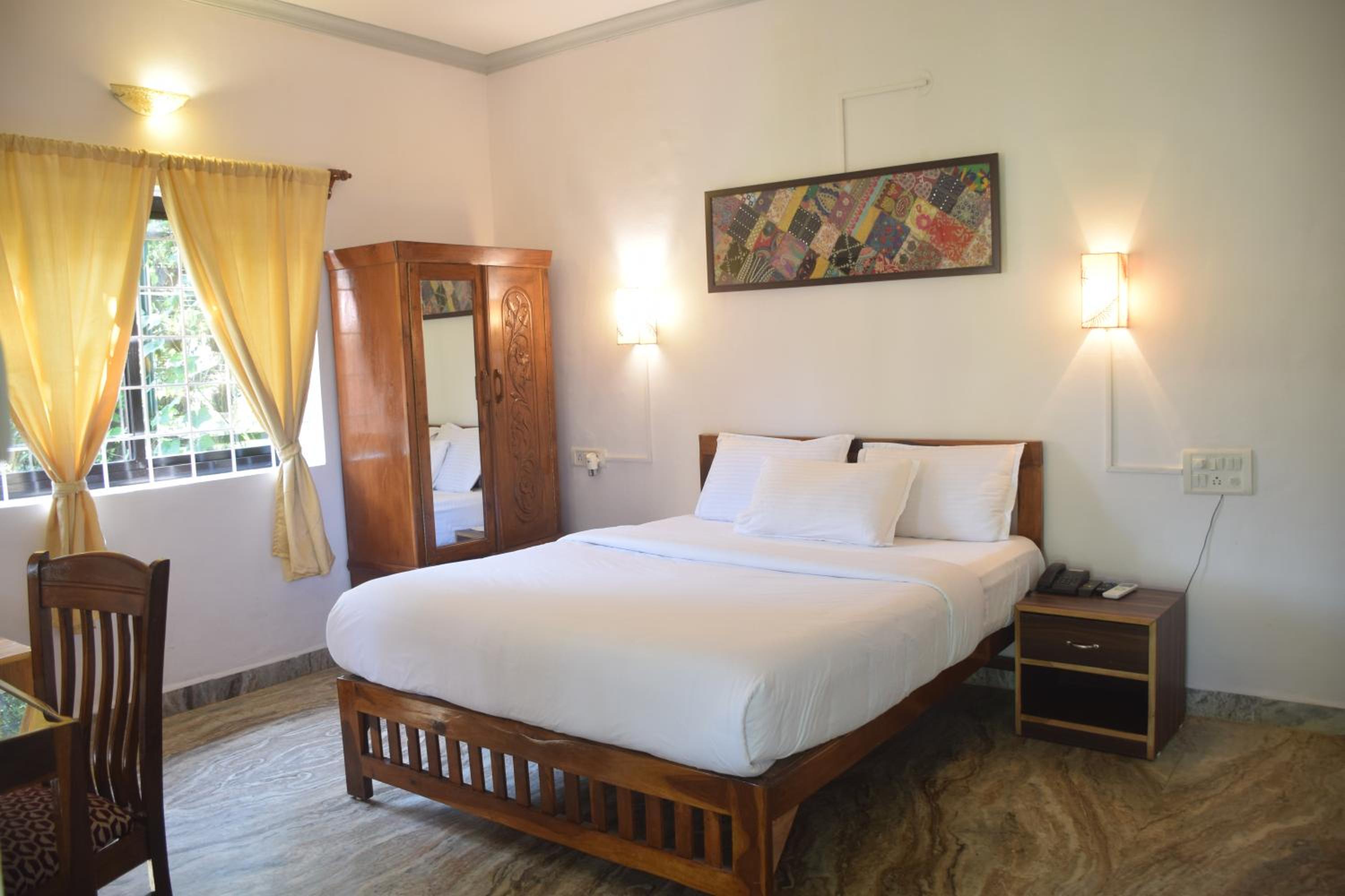 Laliguras Villa Beachside Escape - 100m from Candolim Beach view 3