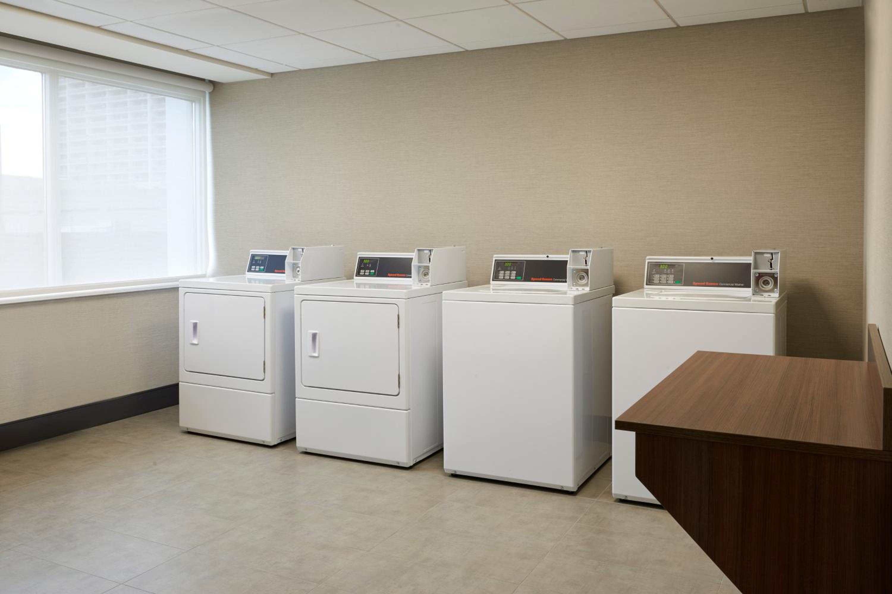 Windsor Vacations - Four Points by Sheraton Windsor Downtown - Property Image 13