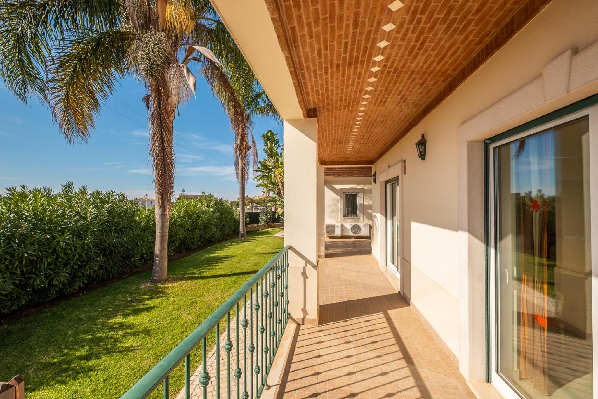 Villa Cordeiro - Heated Pool - Free wi-fi - Air Con view 5