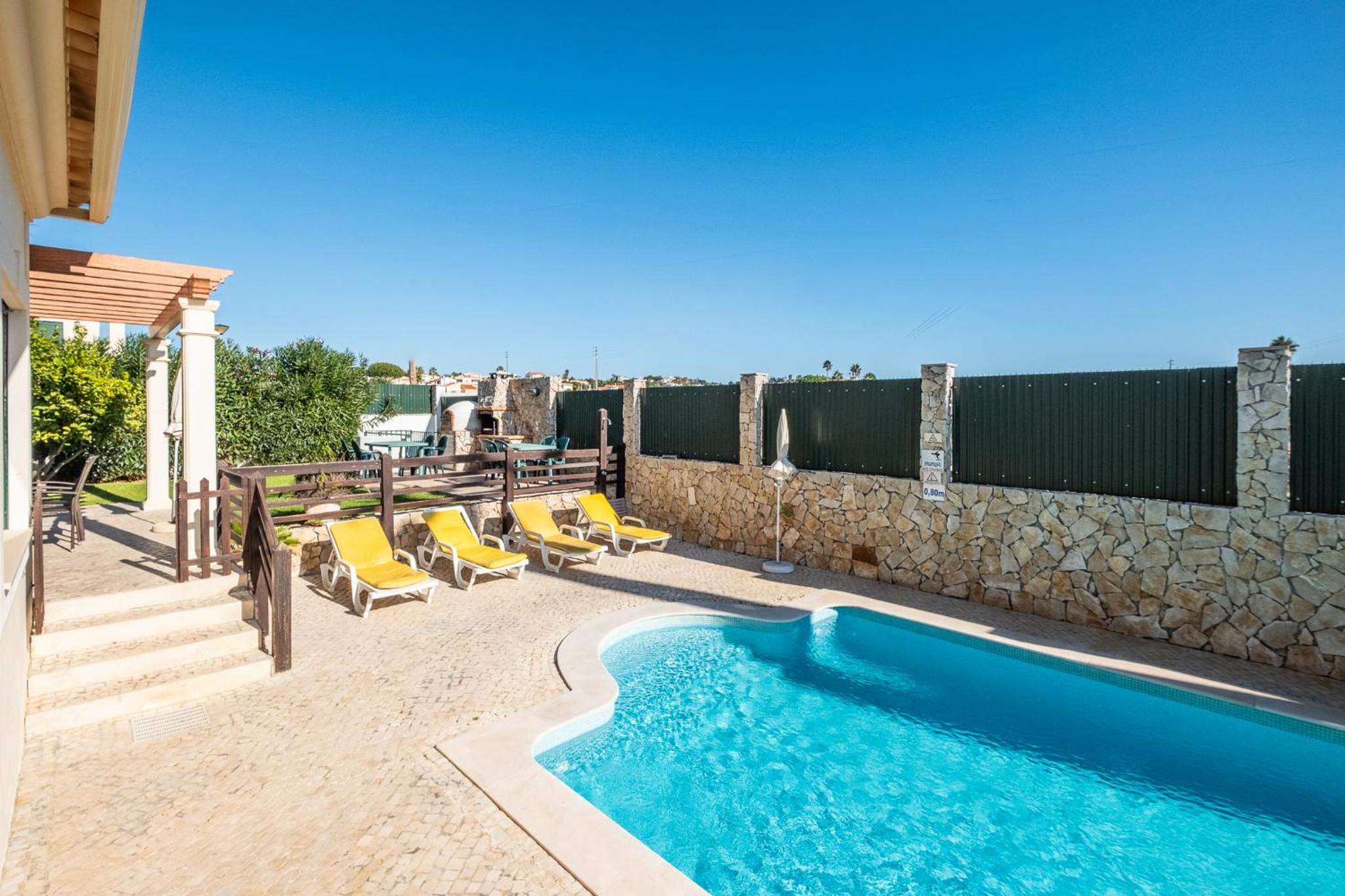 Villa Cordeiro - Heated Pool - Free wi-fi - Air Con view 3