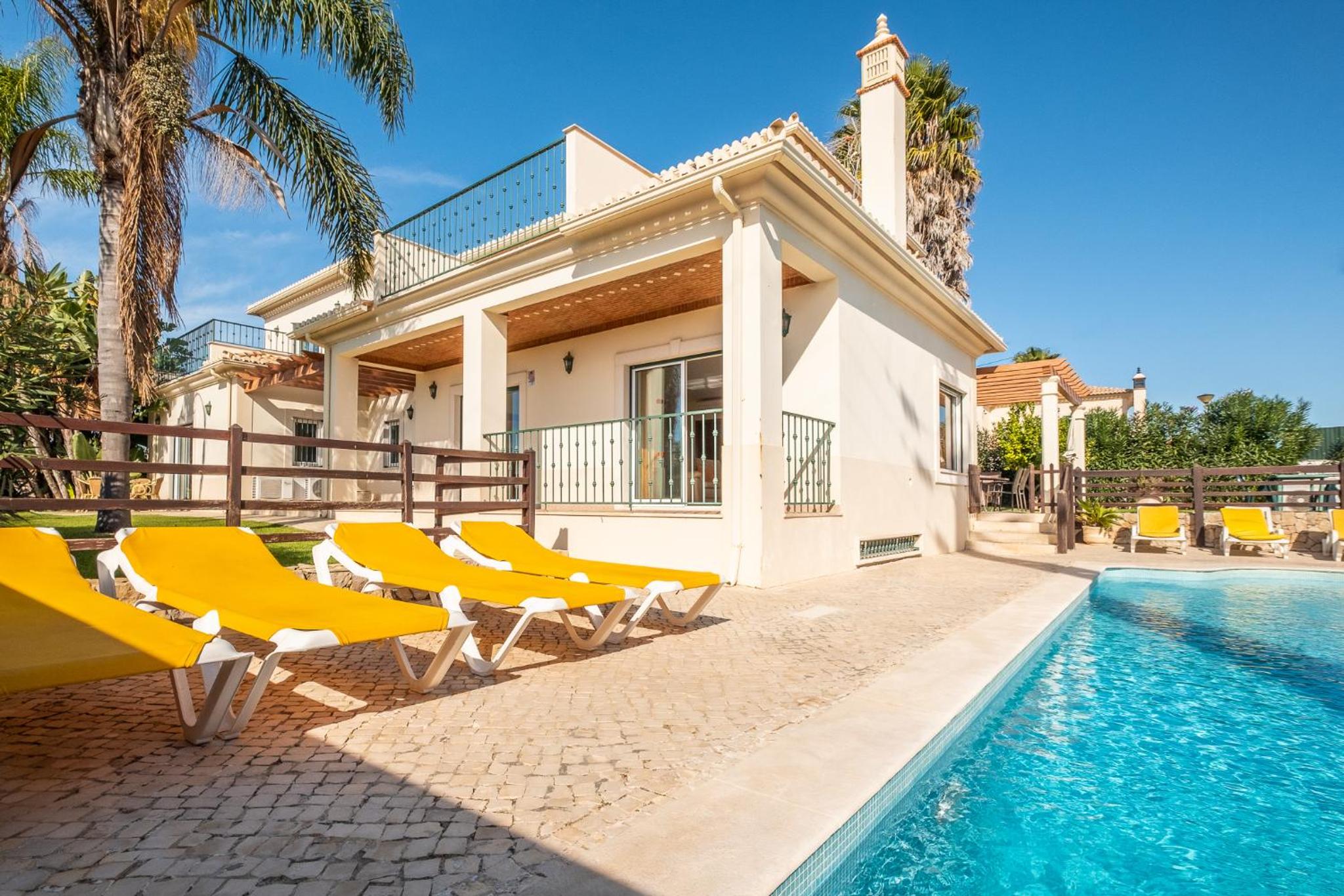 Villa Cordeiro - Heated Pool - Free wi-fi - Air Con view 2