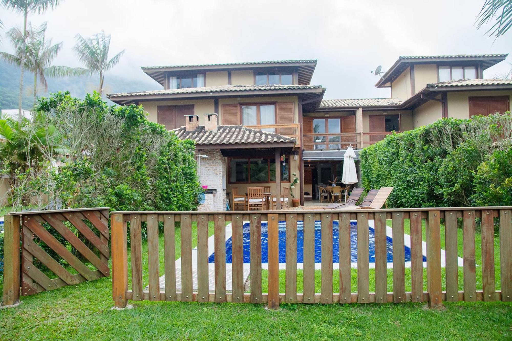 Incrível casa pé na areia com Wi-Fi em Guaeca-SP