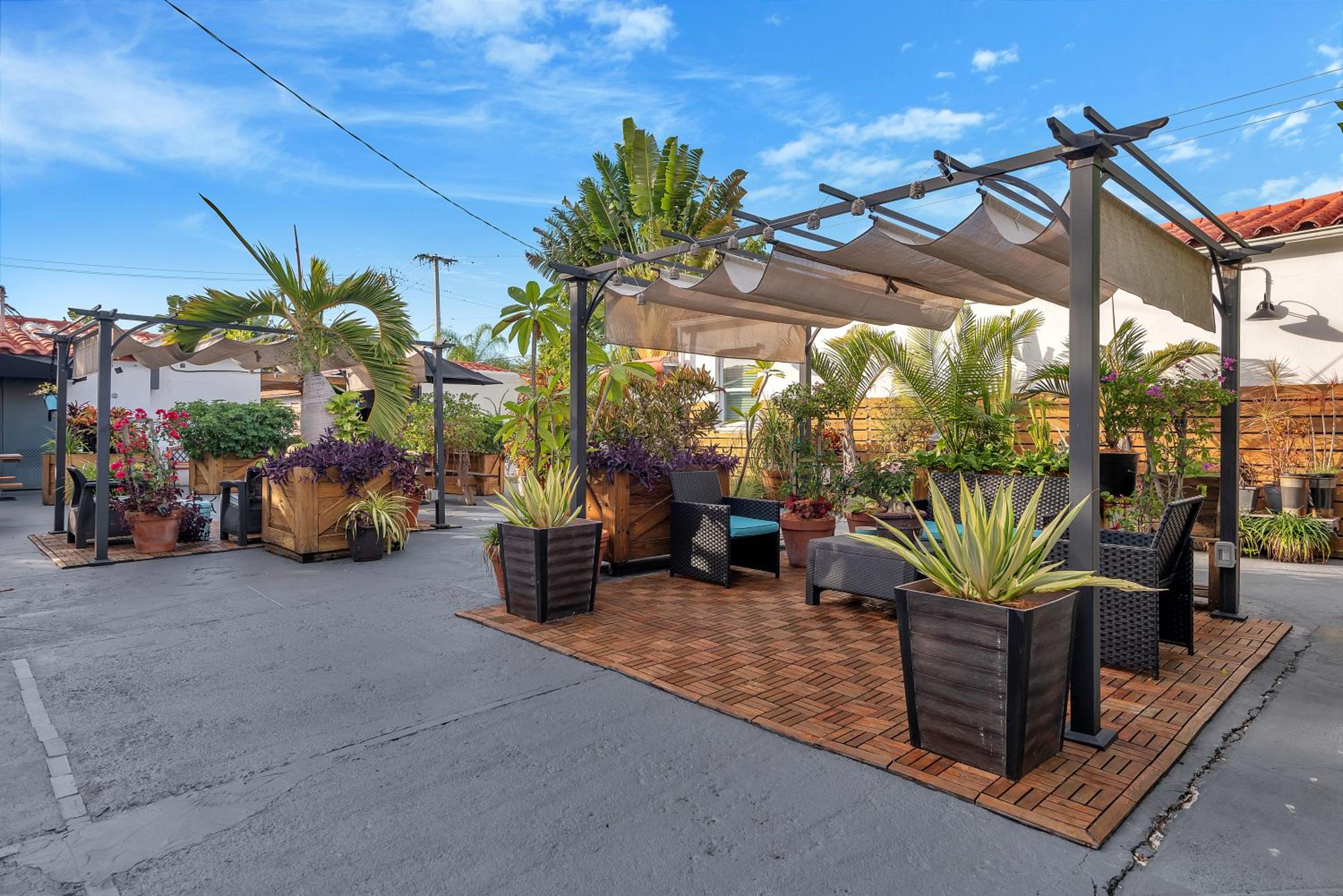 Oasis Hotel