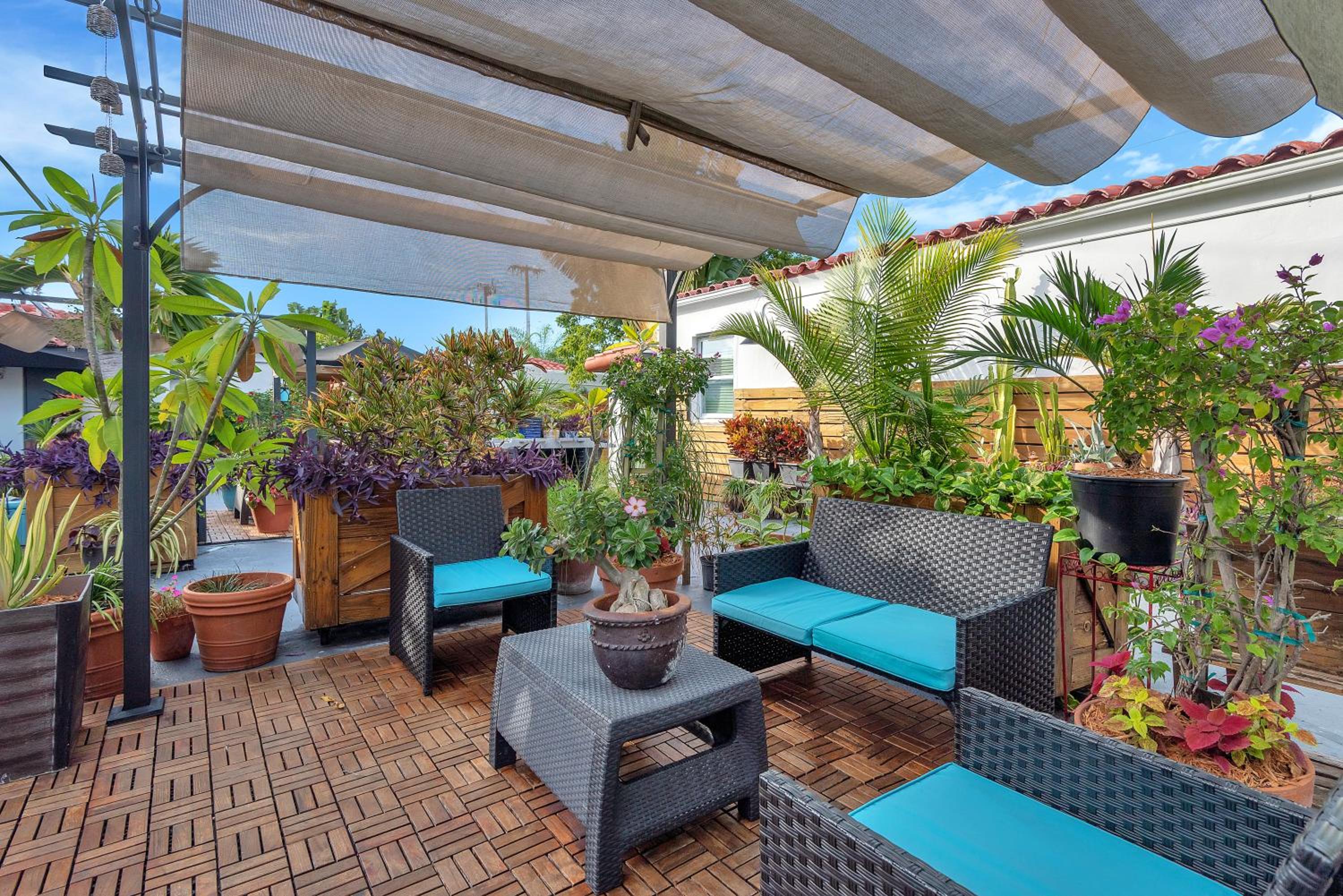 Oasis Hotel