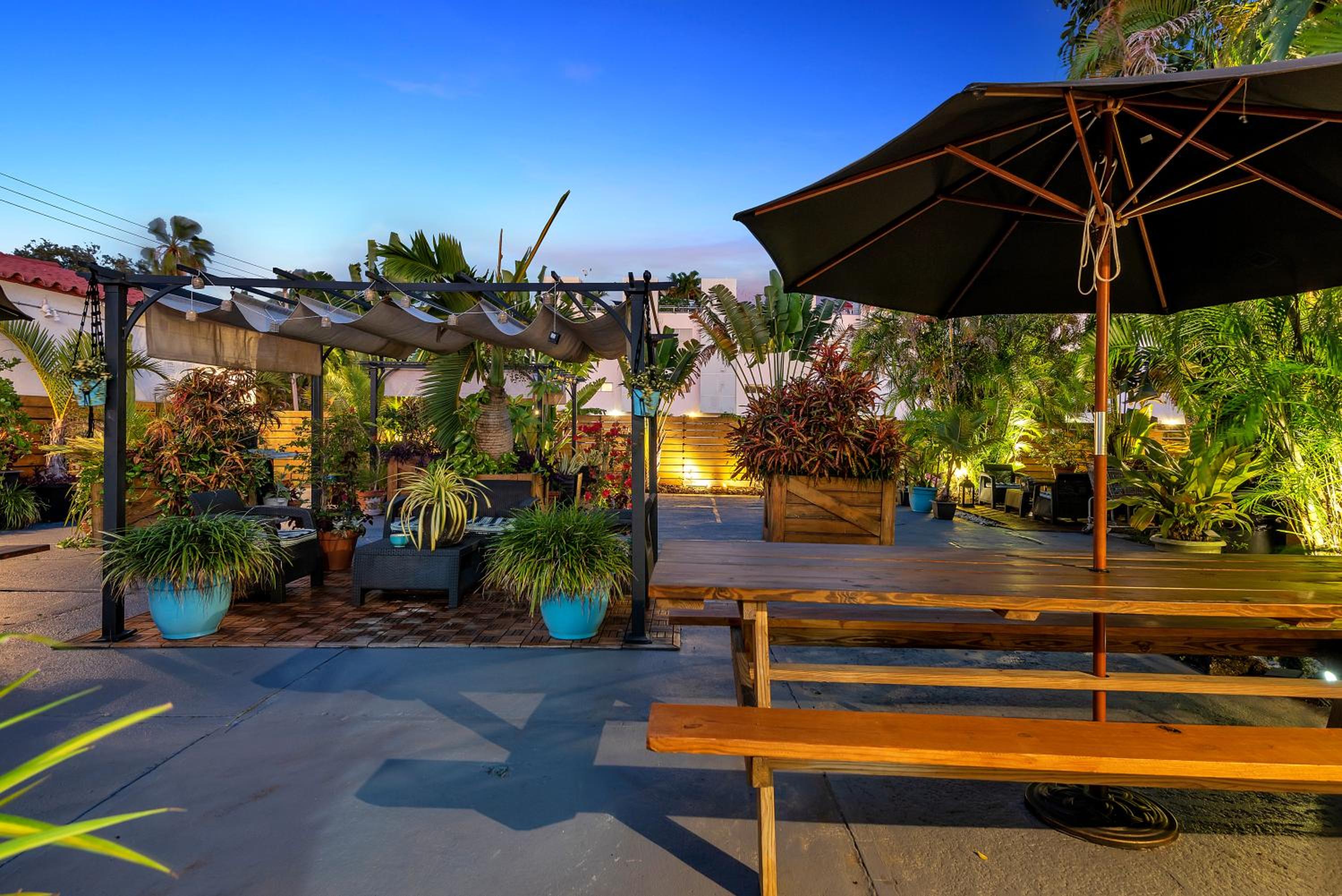 Oasis Hotel