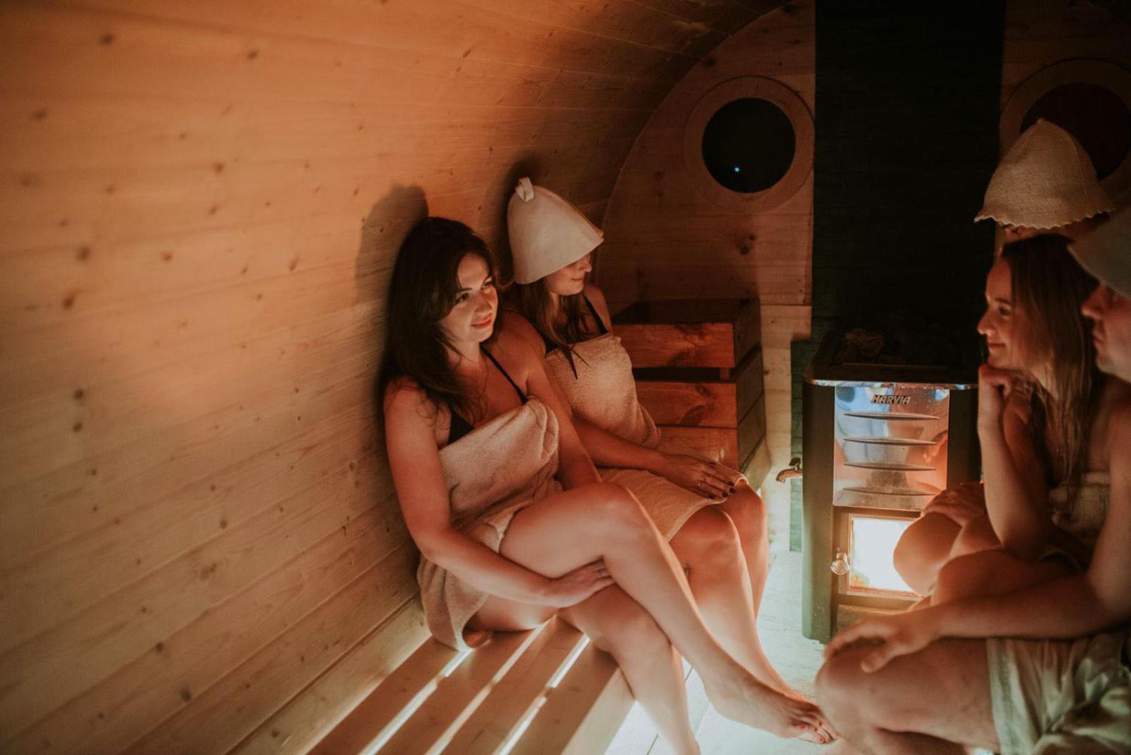 Aloha Glamp - Całoroczny glamping nad rzeką z prywatną balią - Stok narciarski, góry, lasy, sauna