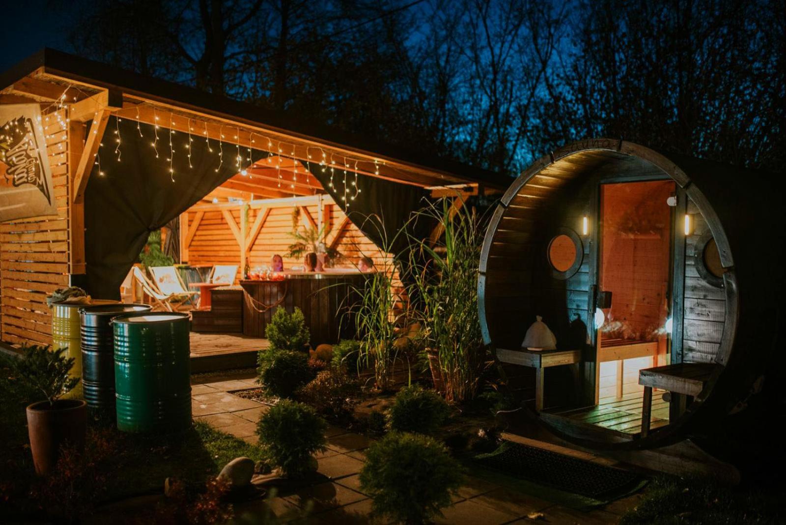 Aloha Glamp - Całoroczny glamping nad rzeką z prywatną balią - Stok narciarski, góry, lasy, sauna