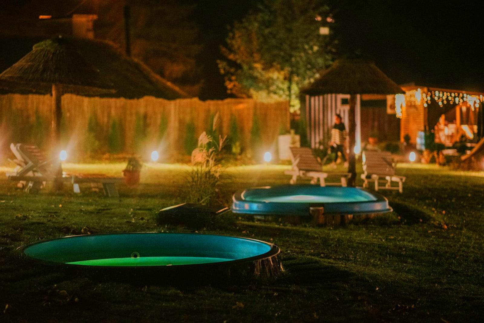 Aloha Glamp - Całoroczny glamping nad rzeką z prywatną balią - Stok narciarski, góry, lasy, sauna