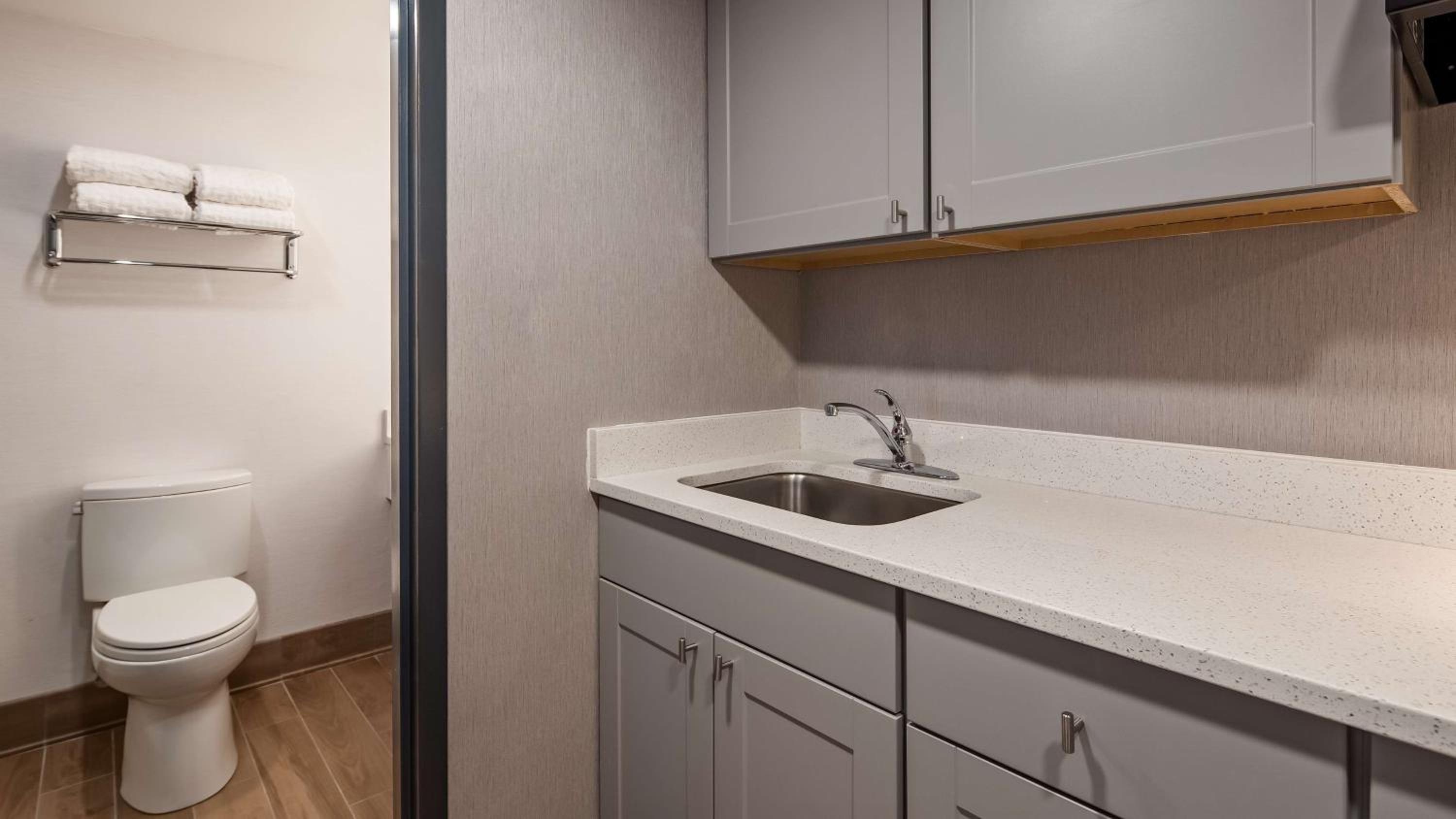 Portsmouth Vacations - Best Western Plus Portsmouth Hotel Suites - Property Image 23