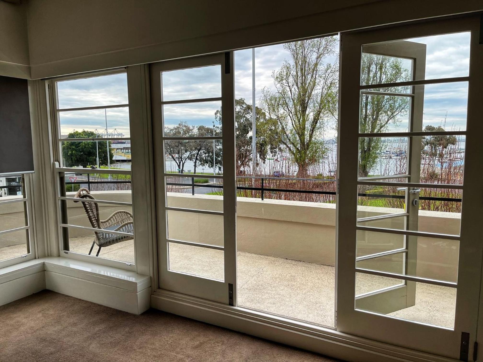 Captains Retreat Apartments and Cottages