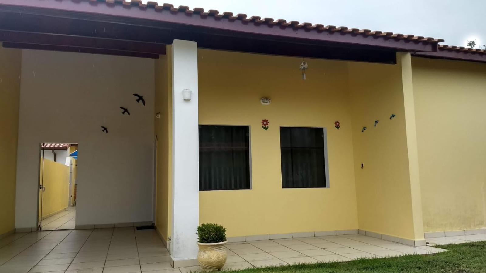 Casa 200m da praia 3 dorm. p/ 12 pessoas