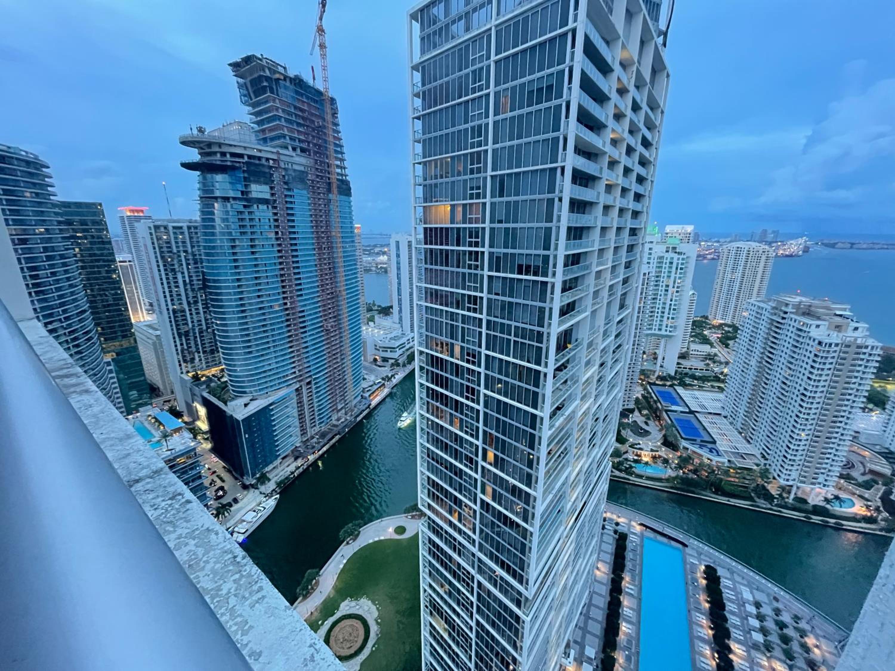 Sun&Sea IconBrickell Unit
