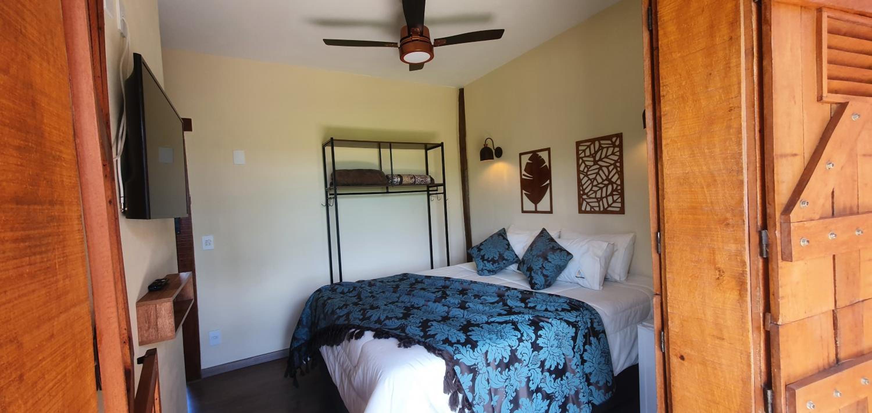 Ellementares Guest House