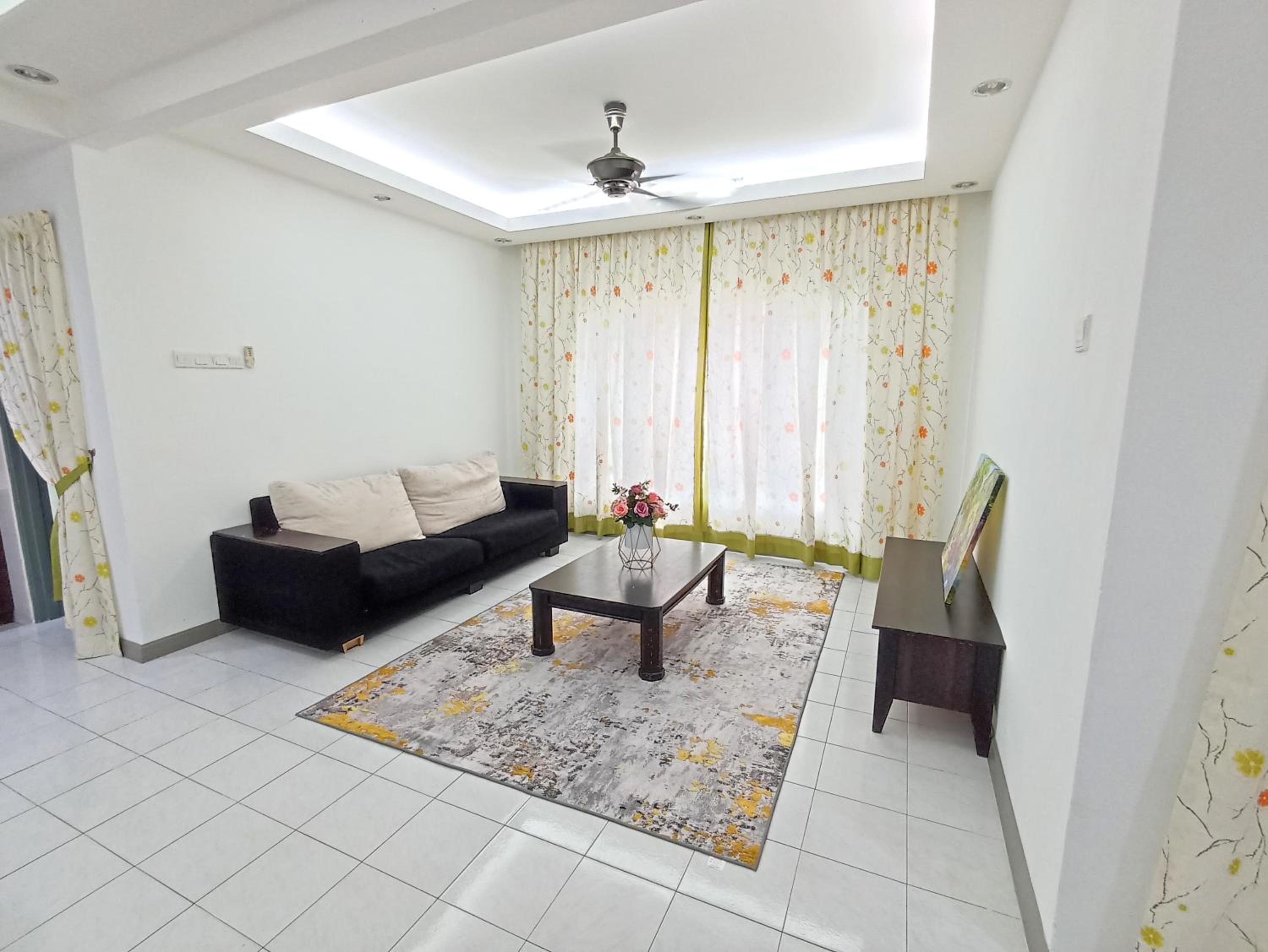 Tropika Homestay Bangi with 3 Bedrooms photo 7