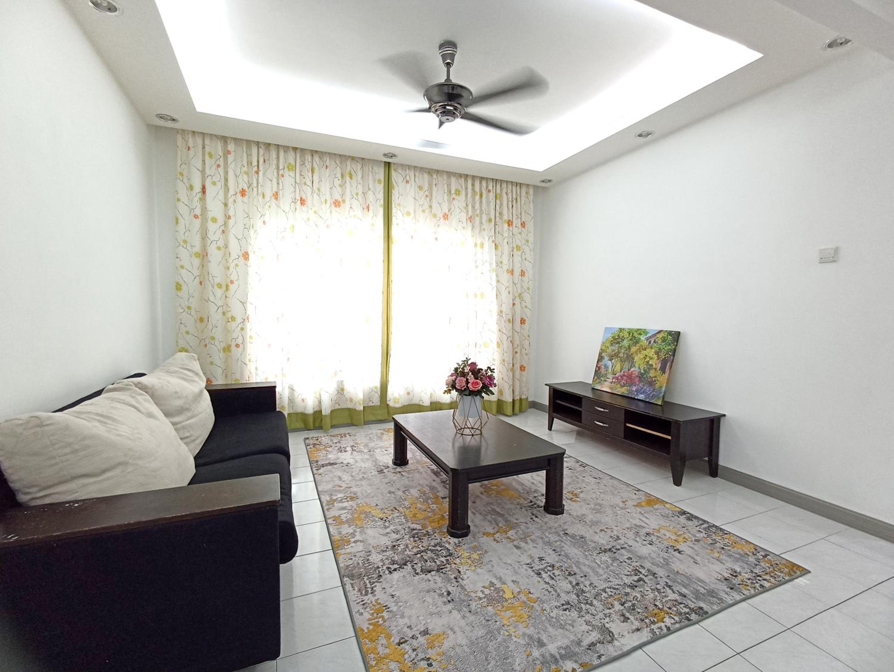 Tropika Homestay Bangi with 3 Bedrooms photo 8