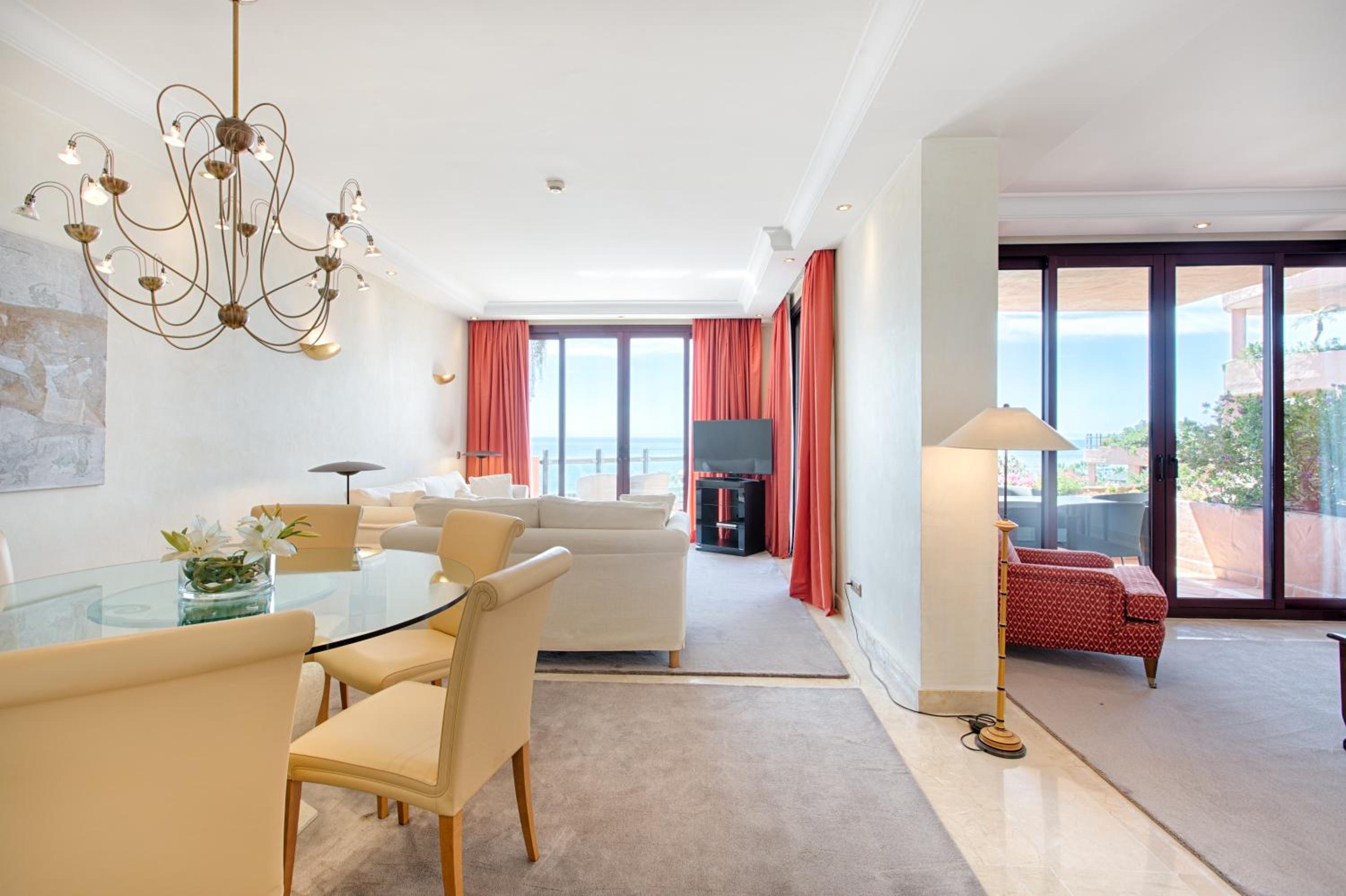 Bahía Beach Apartments Estepona view 2