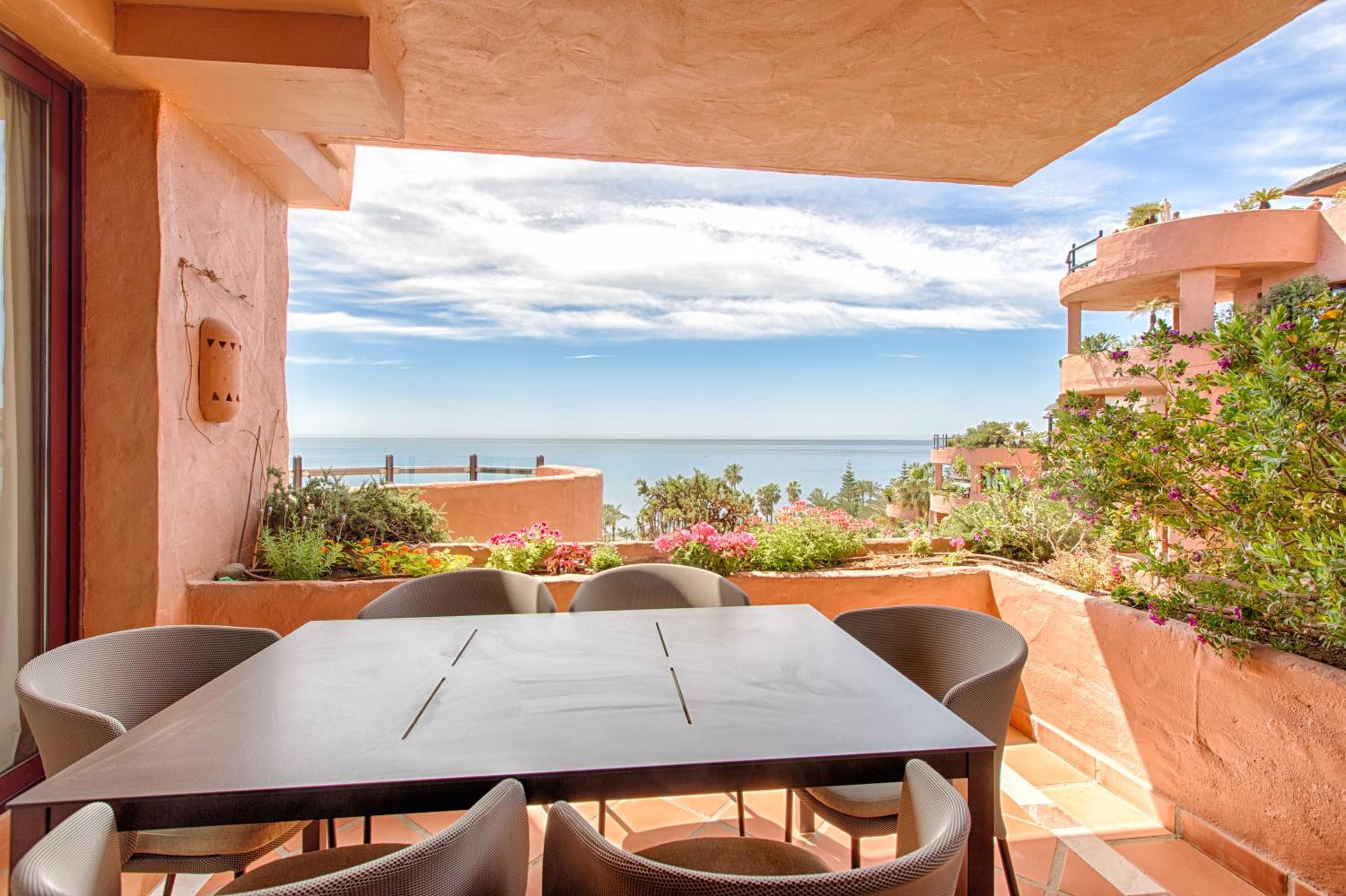 Bahía Beach Apartments Estepona view 4