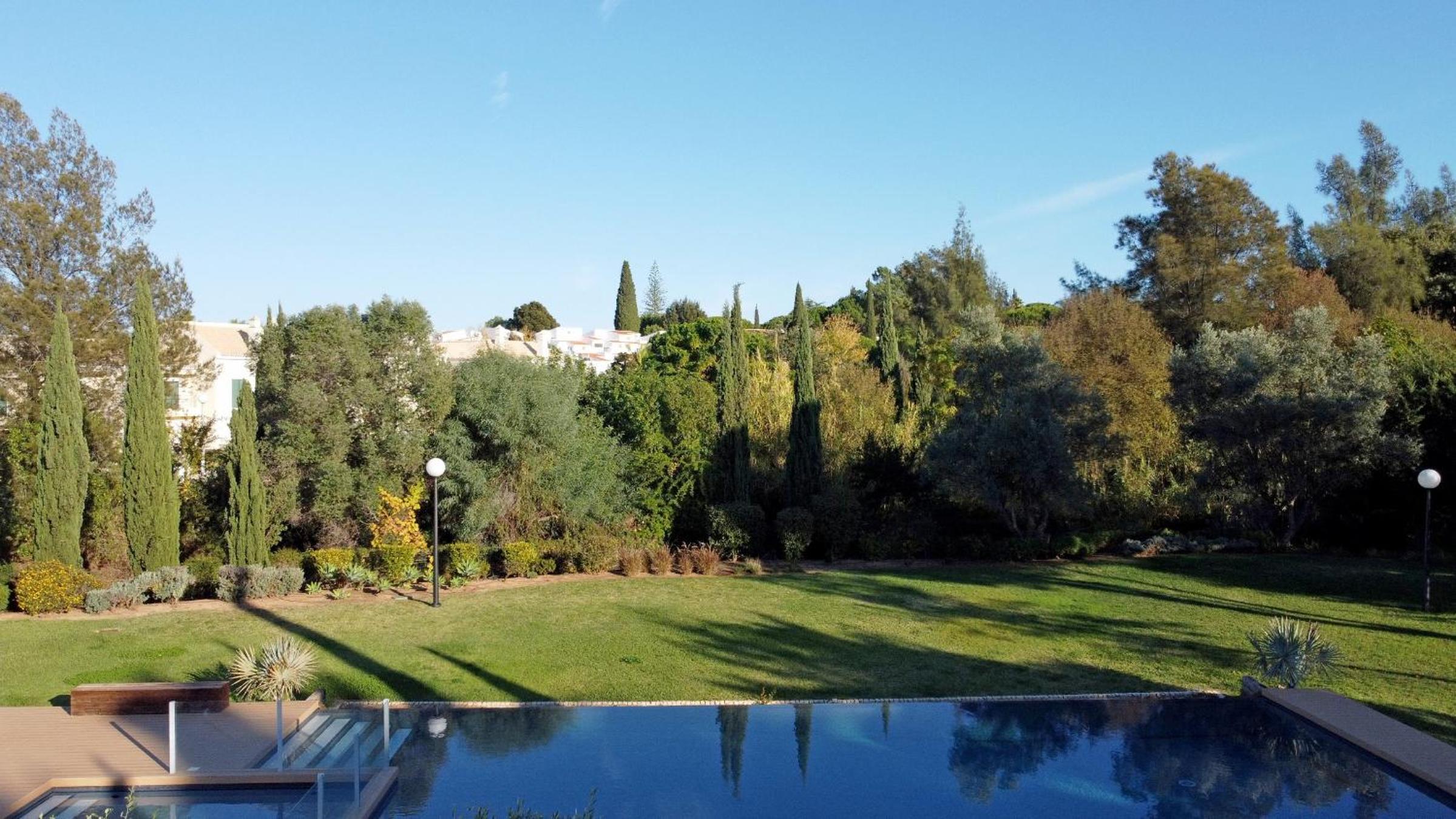 Country Club By Garvetur view 5
