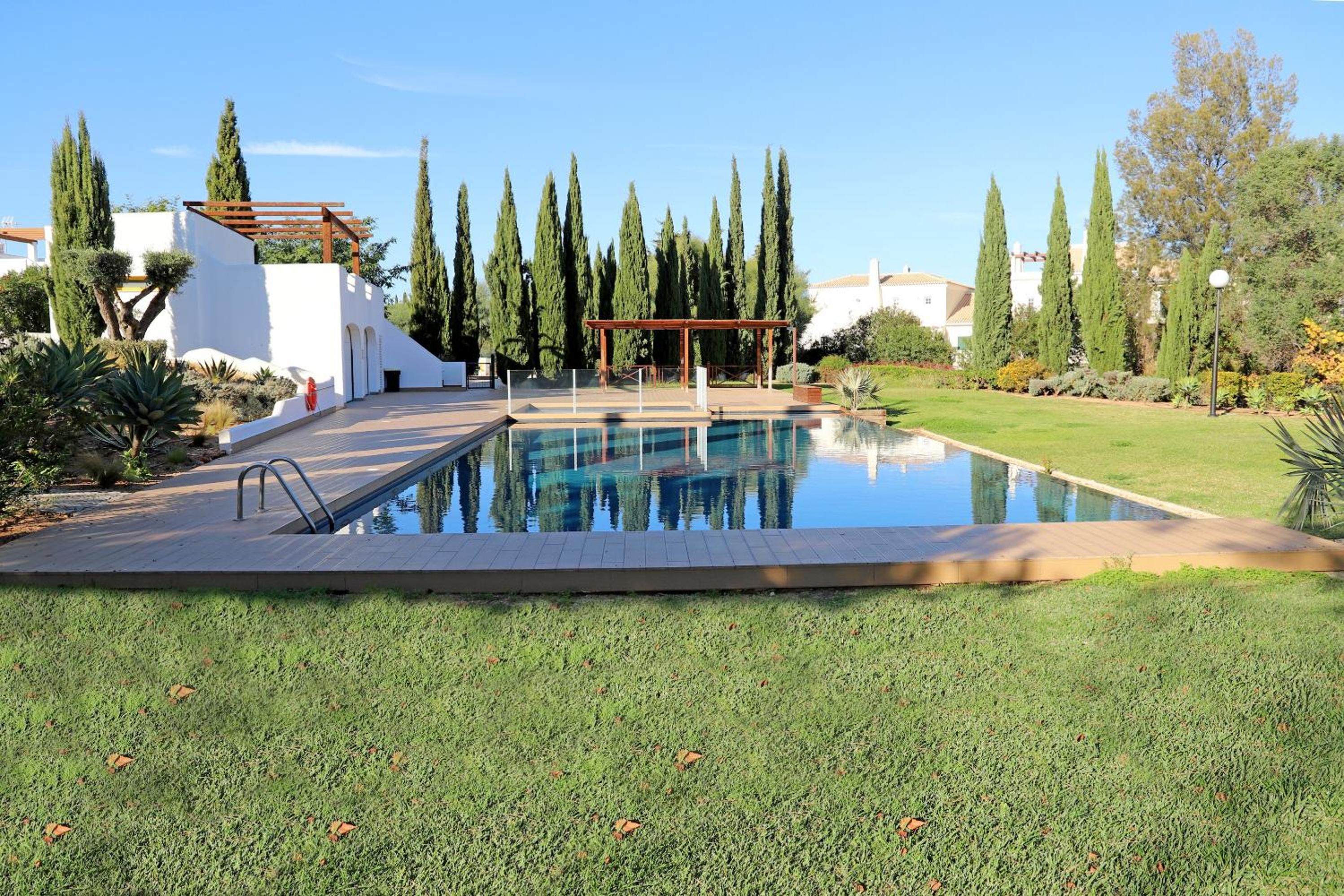 Country Club By Garvetur view 4