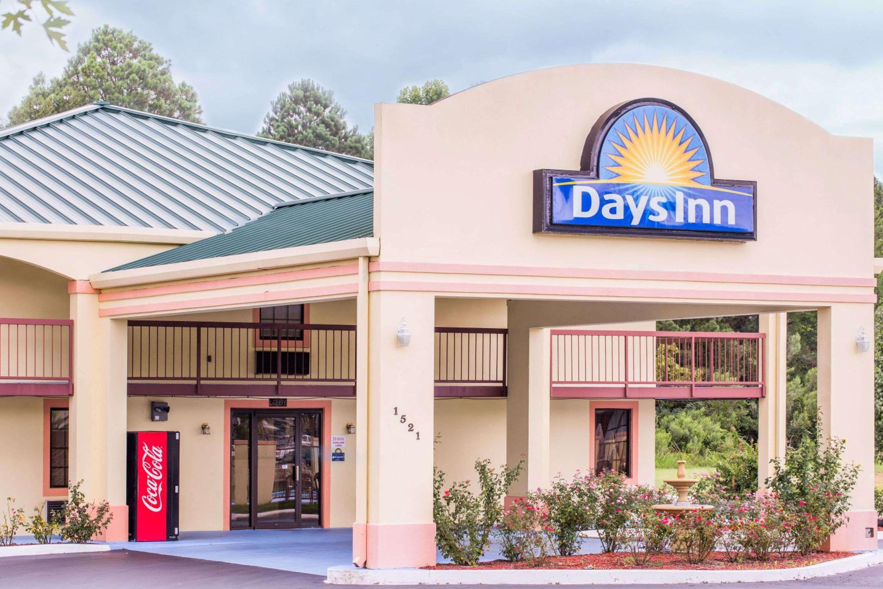 Days Inn by Wyndham Eufaula AL view 2