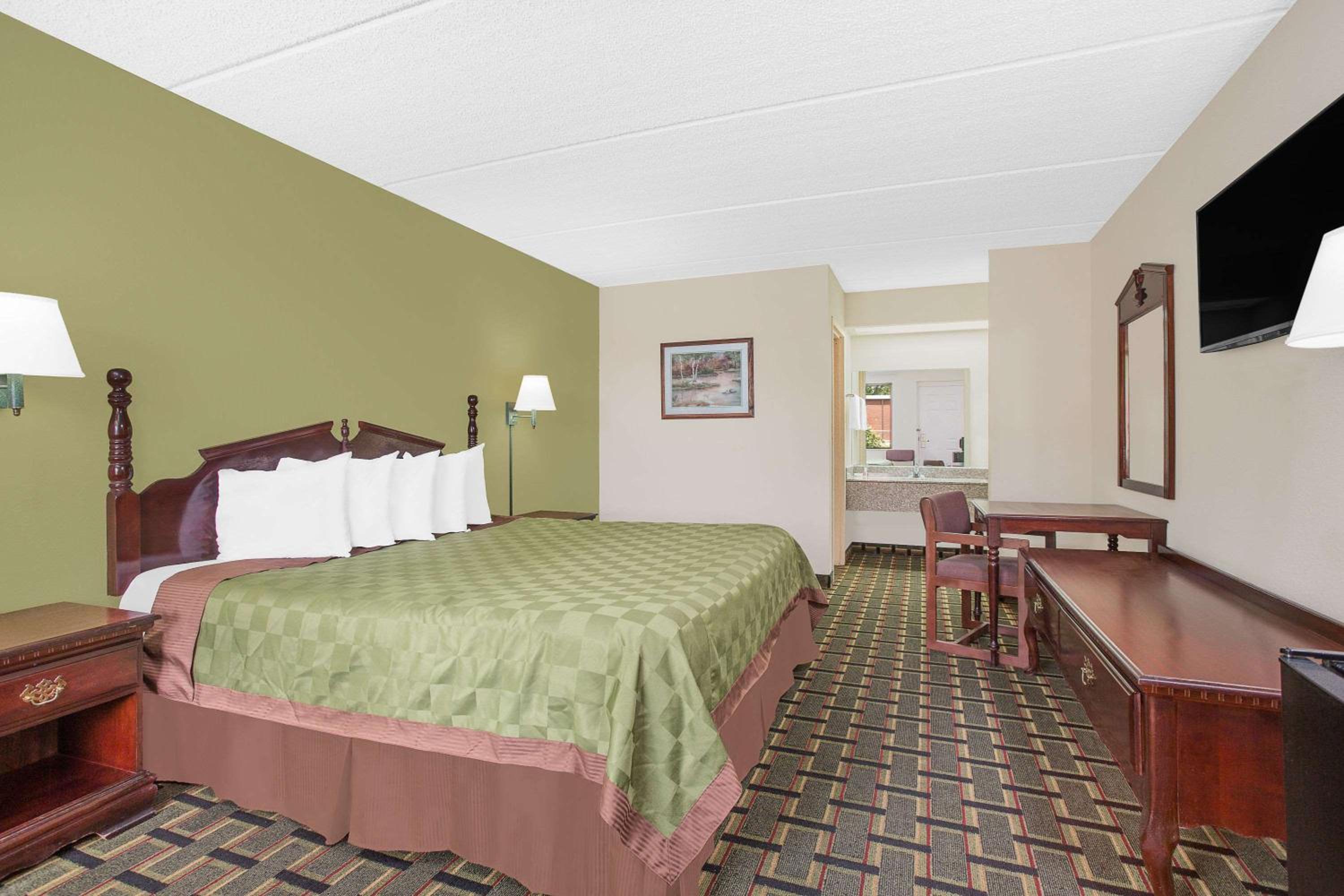 Days Inn by Wyndham Eufaula AL view 4