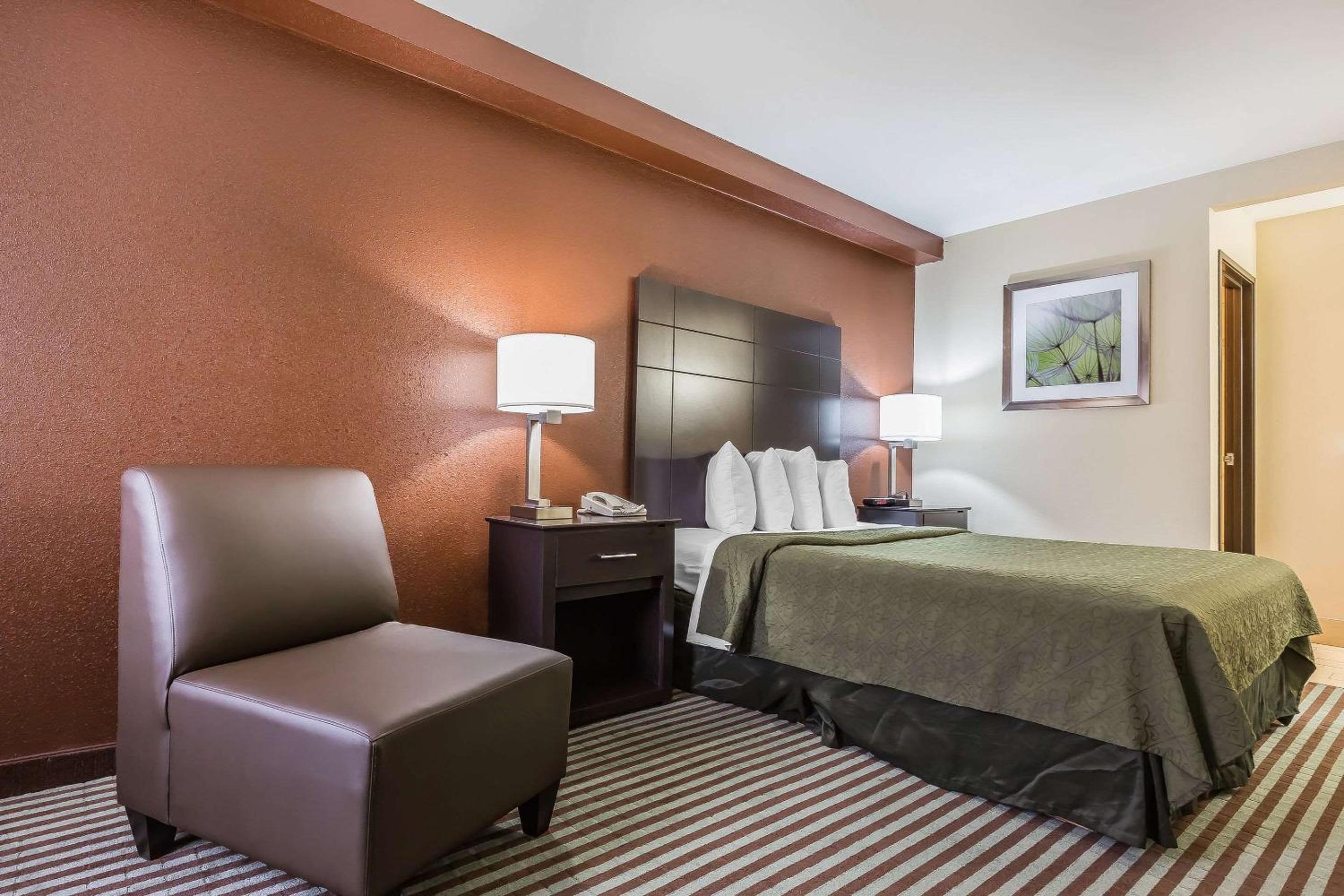 Mount Vernon Vacations - Quality Inn Mount Vernon, IL - Property Image 31