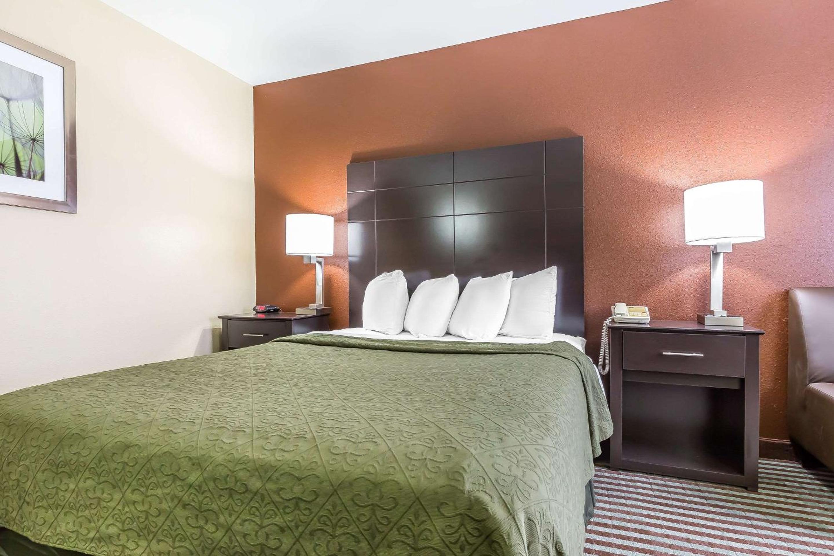 Mount Vernon Vacations - Quality Inn Mount Vernon, IL - Property Image 23