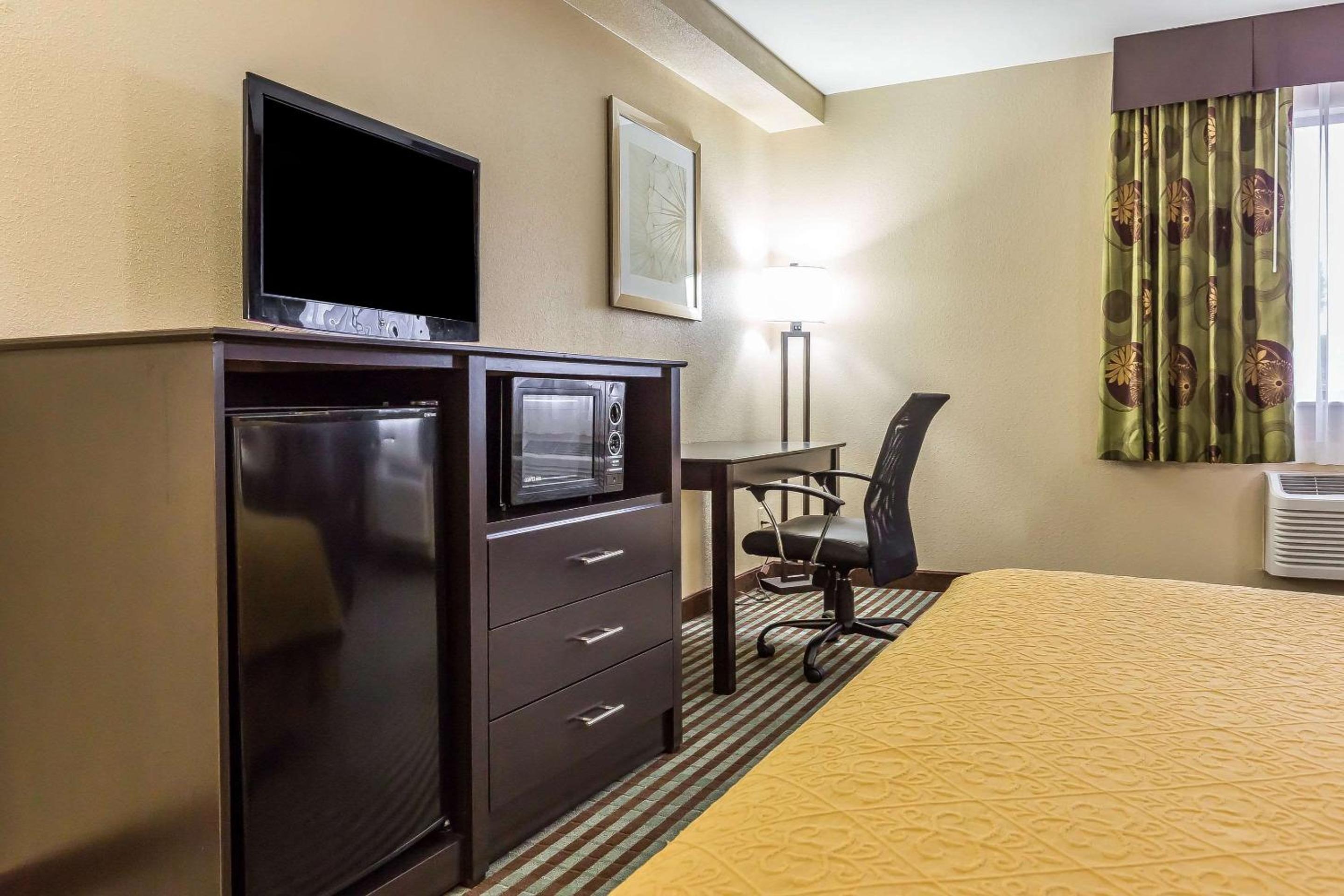Mount Vernon Vacations - Quality Inn Mount Vernon, IL - Property Image 22