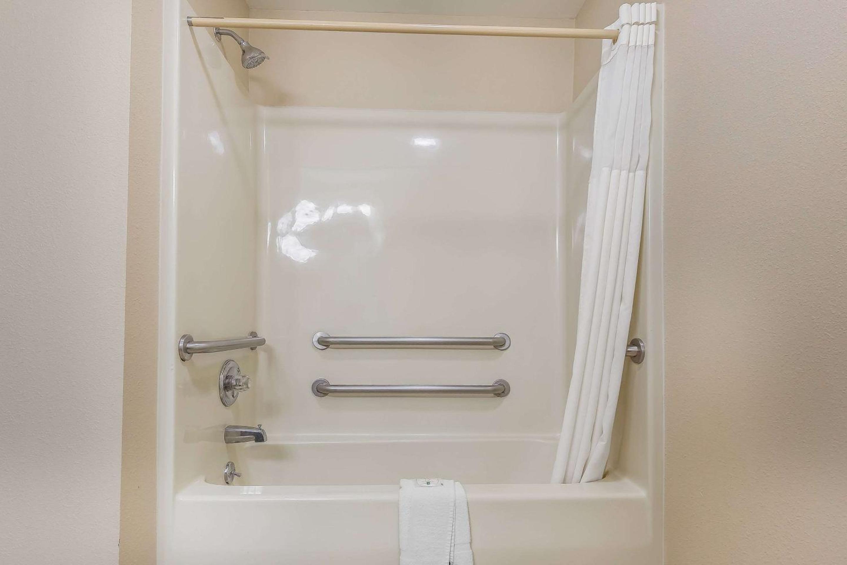 Mount Vernon Vacations - Quality Inn Mount Vernon, IL - Property Image 15