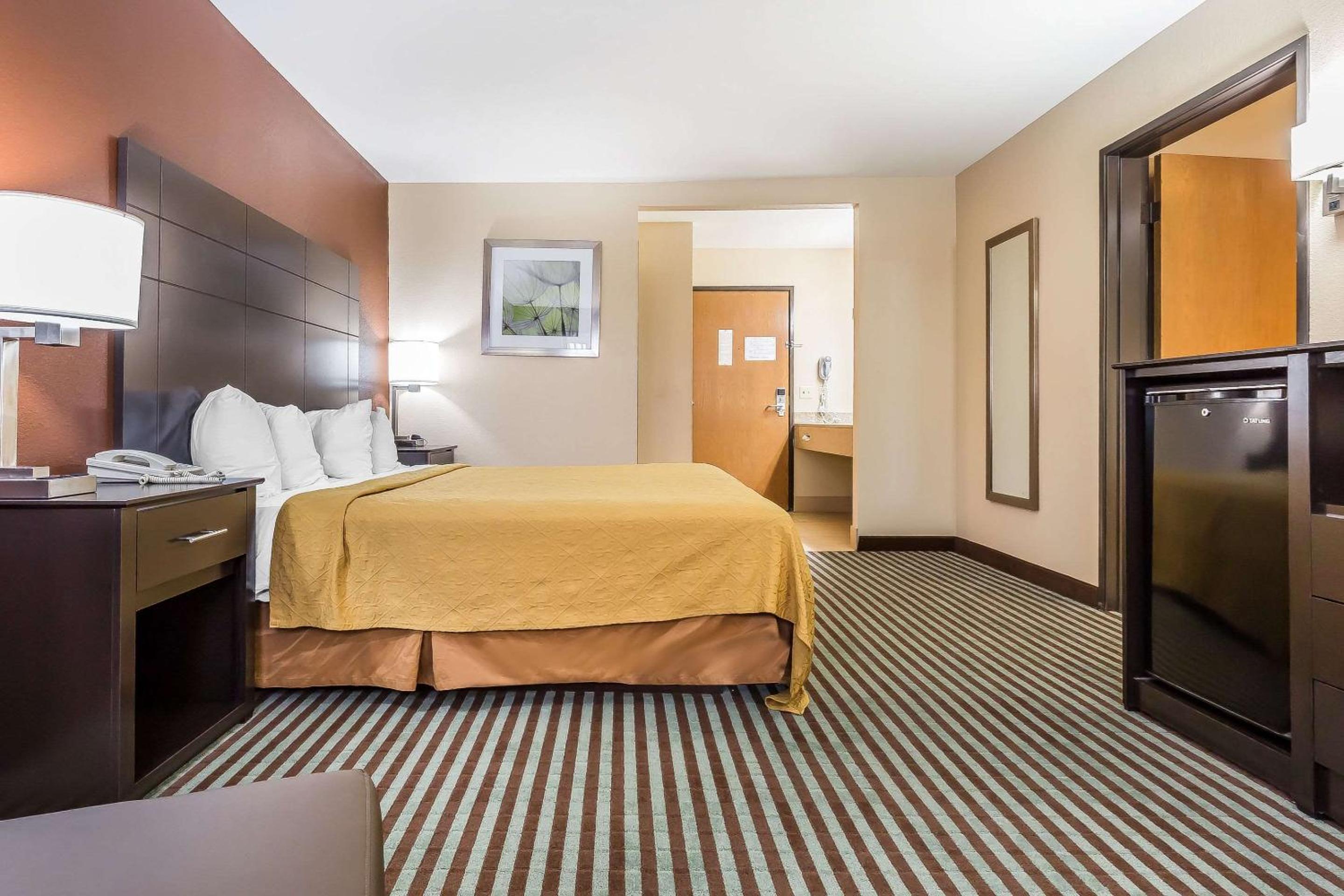 Mount Vernon Vacations - Quality Inn Mount Vernon, IL - Property Image 11