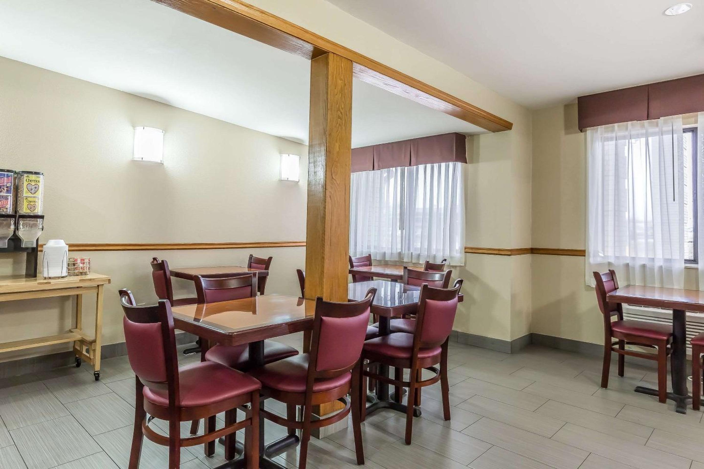 Mount Vernon Vacations - Quality Inn Mount Vernon, IL - Property Image 5