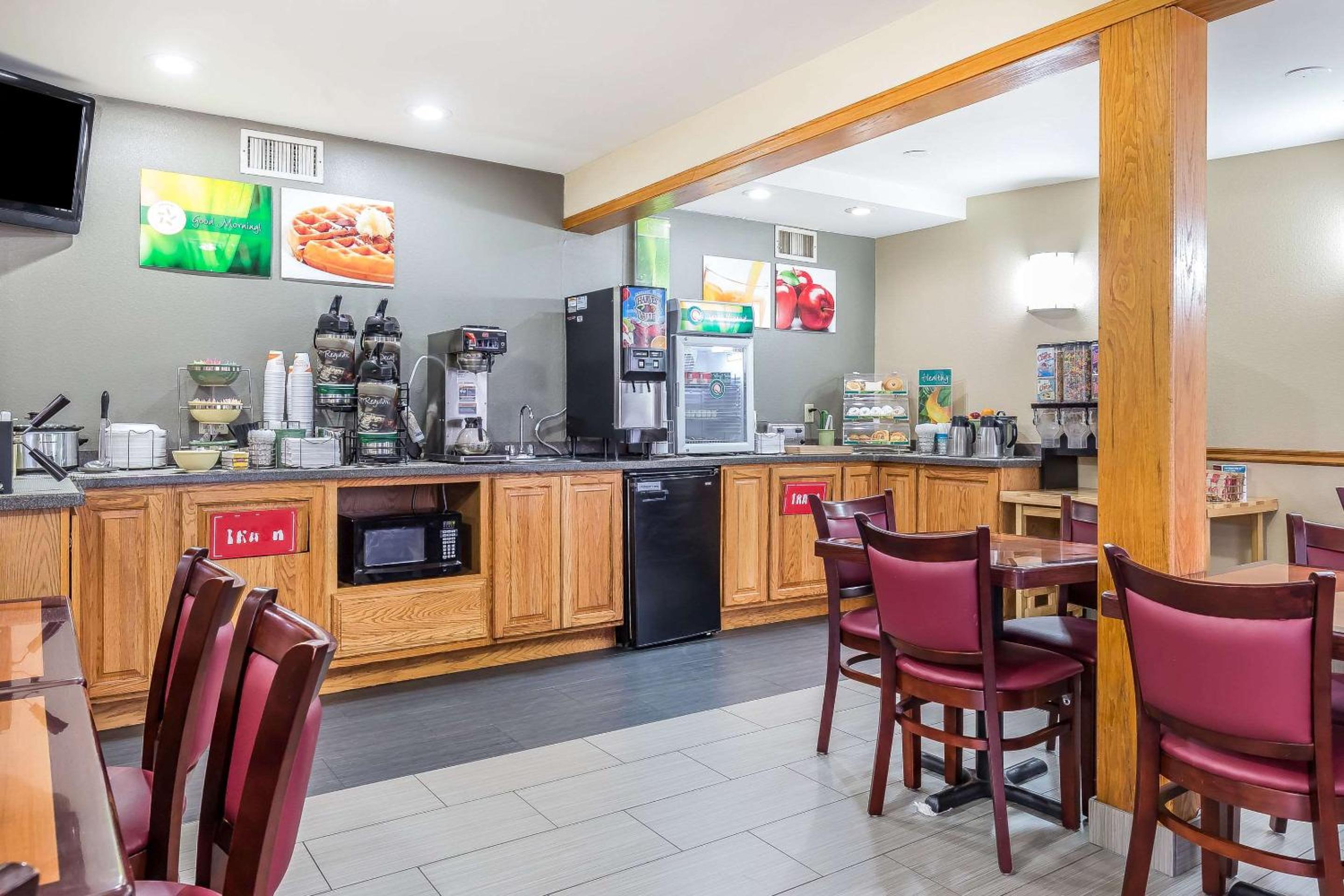 Mount Vernon Vacations - Quality Inn Mount Vernon, IL - Property Image 4