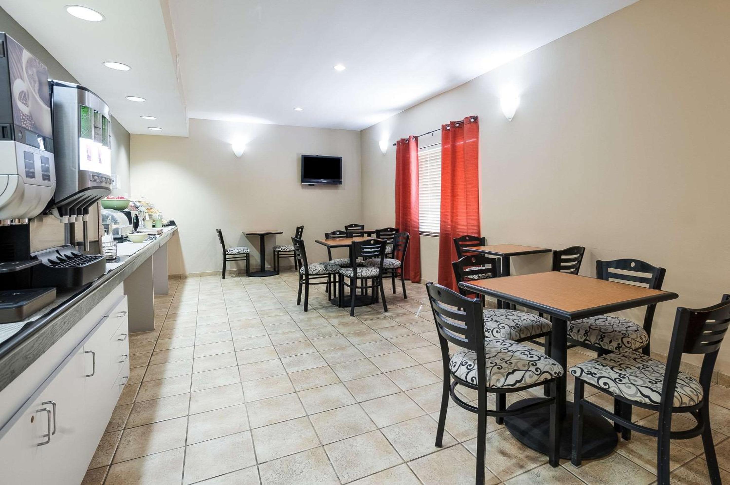 Quality Inn & Suites Lake Charles South view 5