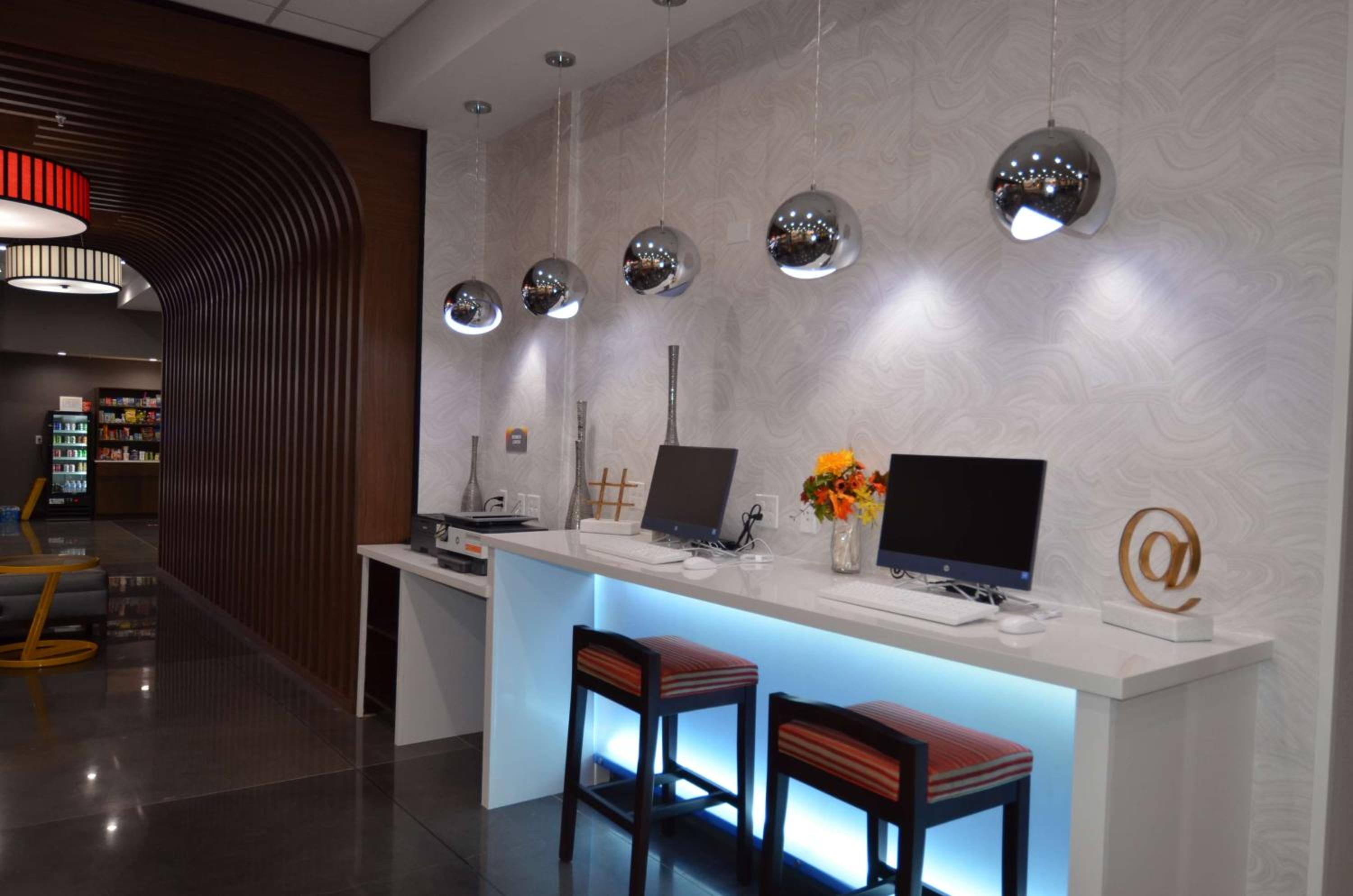 Enid Vacations - GLo Best Western Enid OK Downtown - Convention Center Hotel - Property Image 9