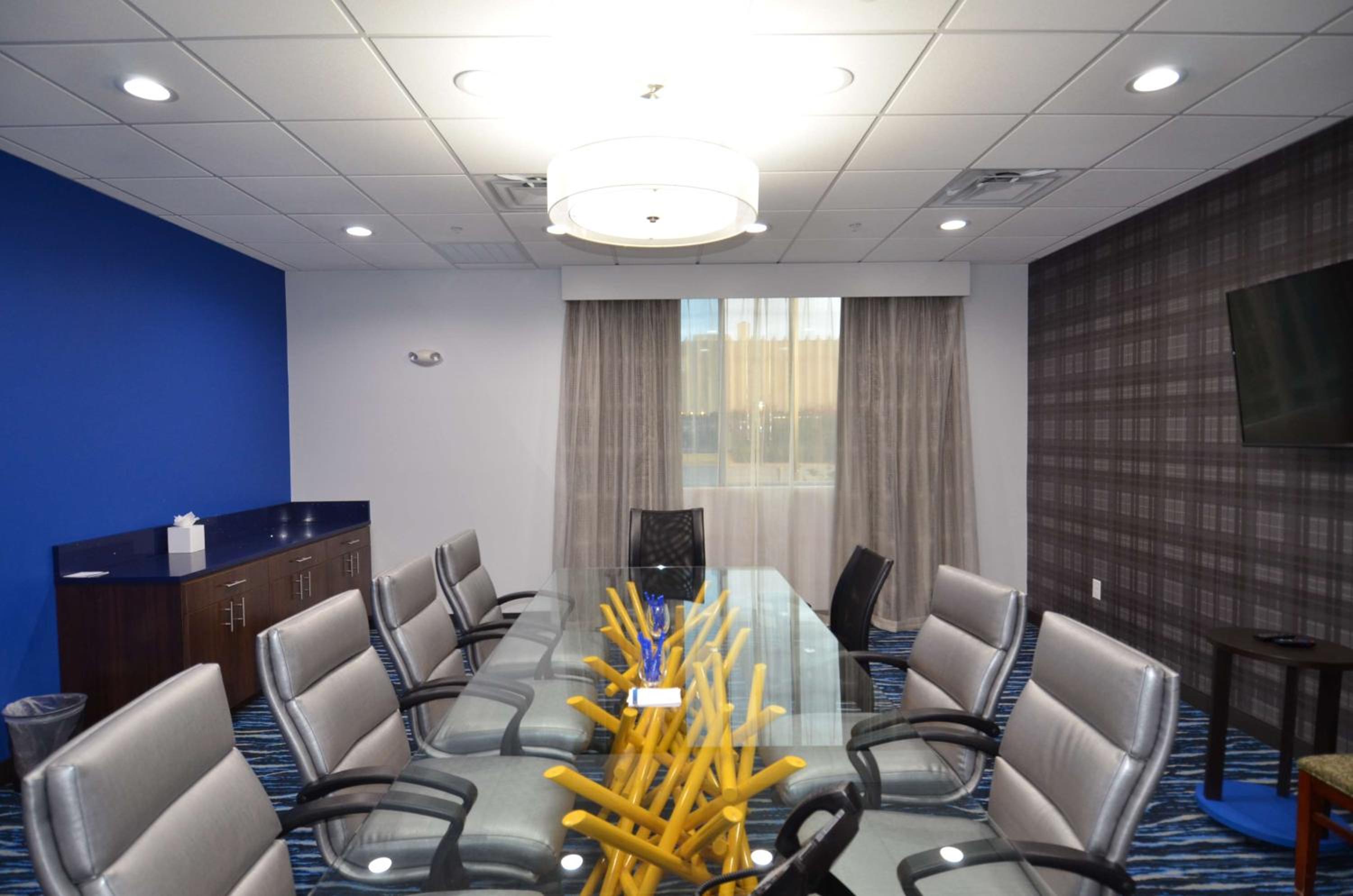 Enid Vacations - GLo Best Western Enid OK Downtown - Convention Center Hotel - Property Image 4