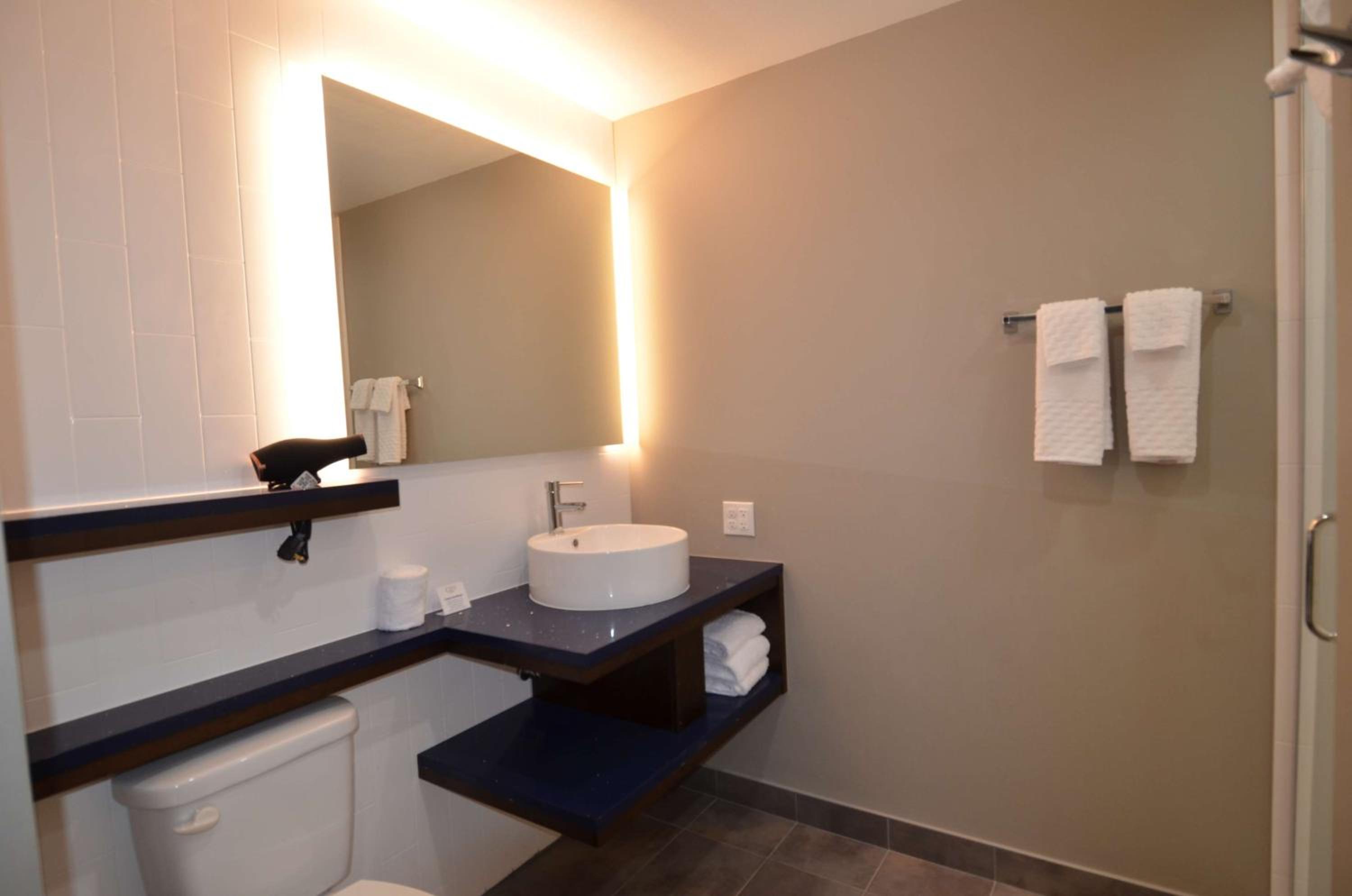 Enid Vacations - GLo Best Western Enid OK Downtown - Convention Center Hotel - Property Image 5