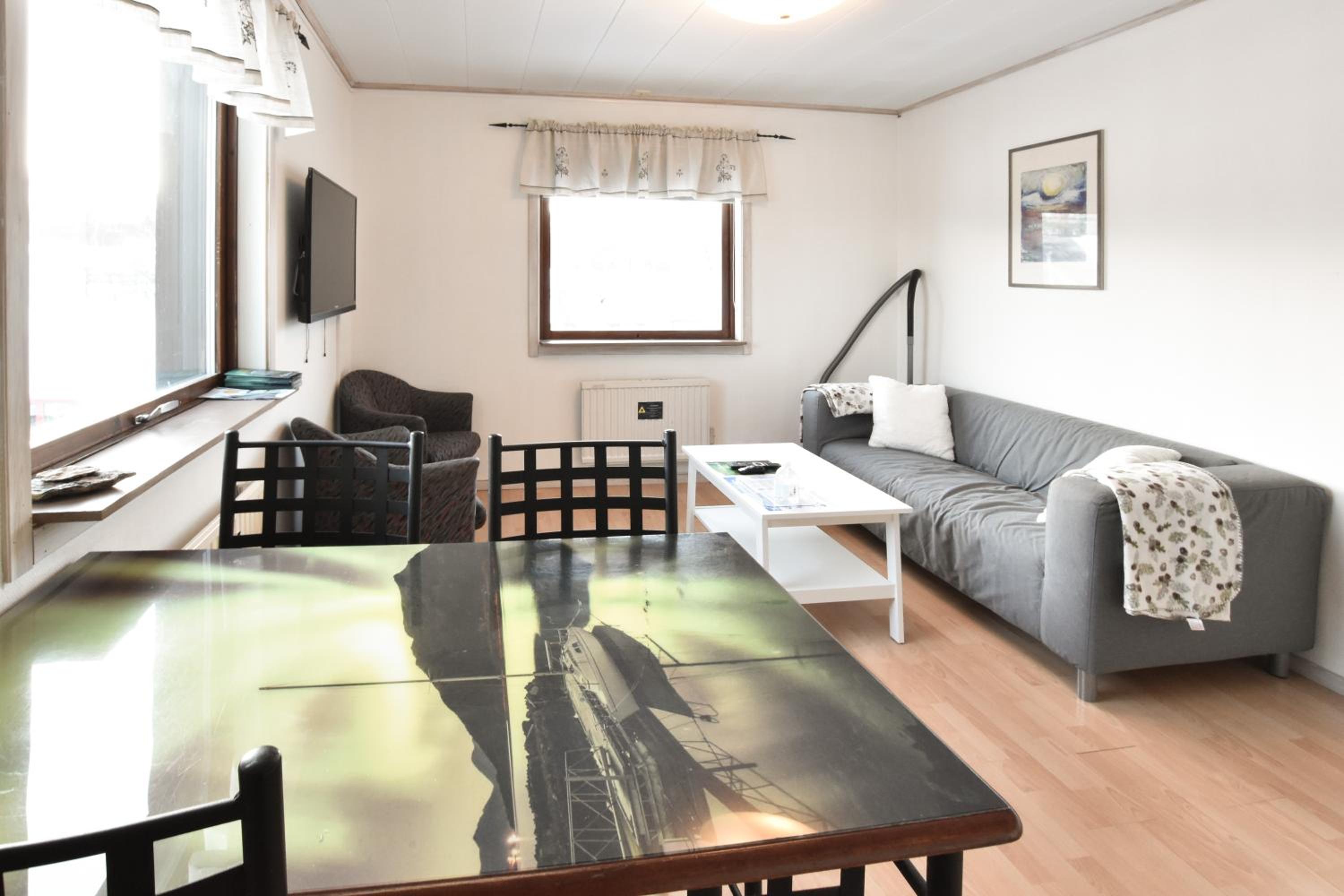 Abisko Guesthouse & Activities