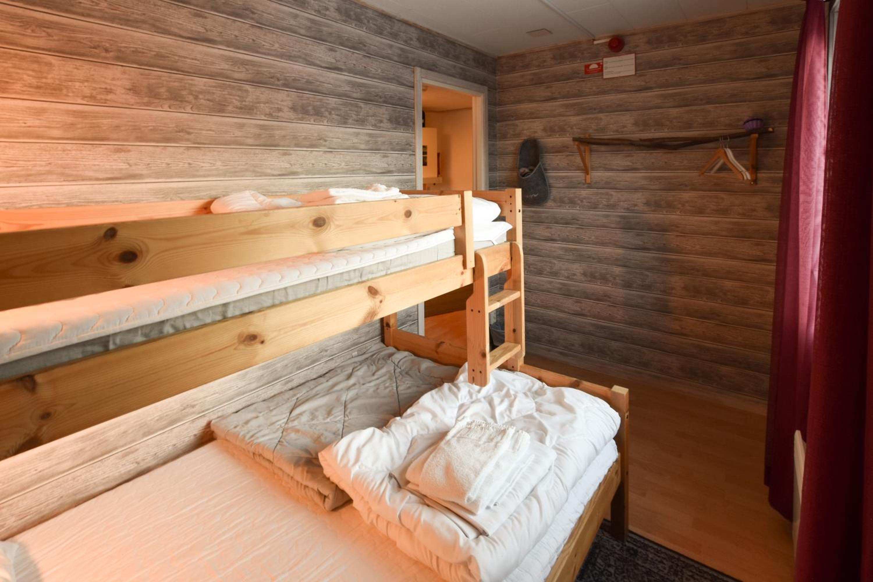 Abisko Guesthouse & Activities
