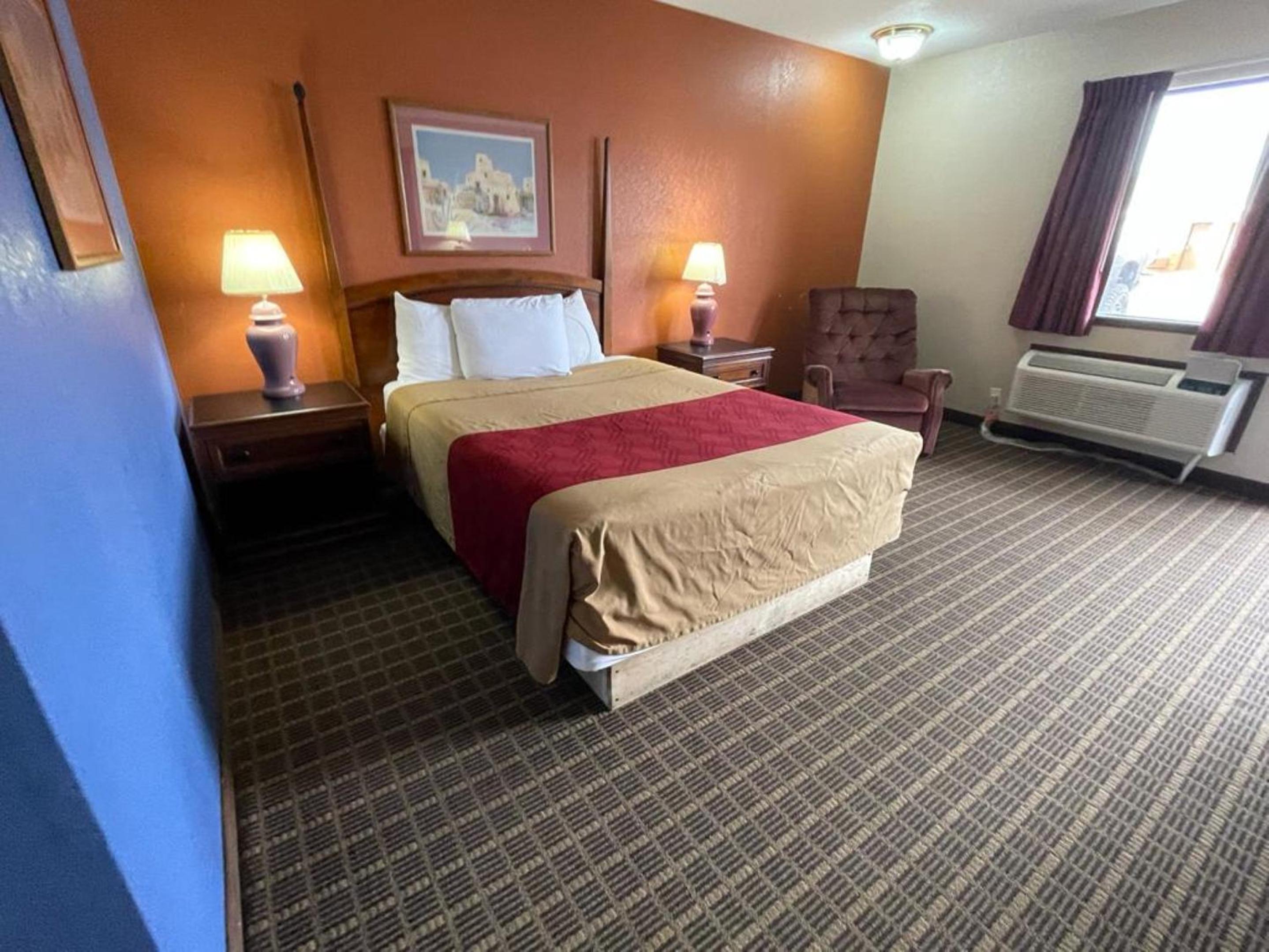 Emporia Vacations - Knights Inn  Suites Emporia - Property Image 38
