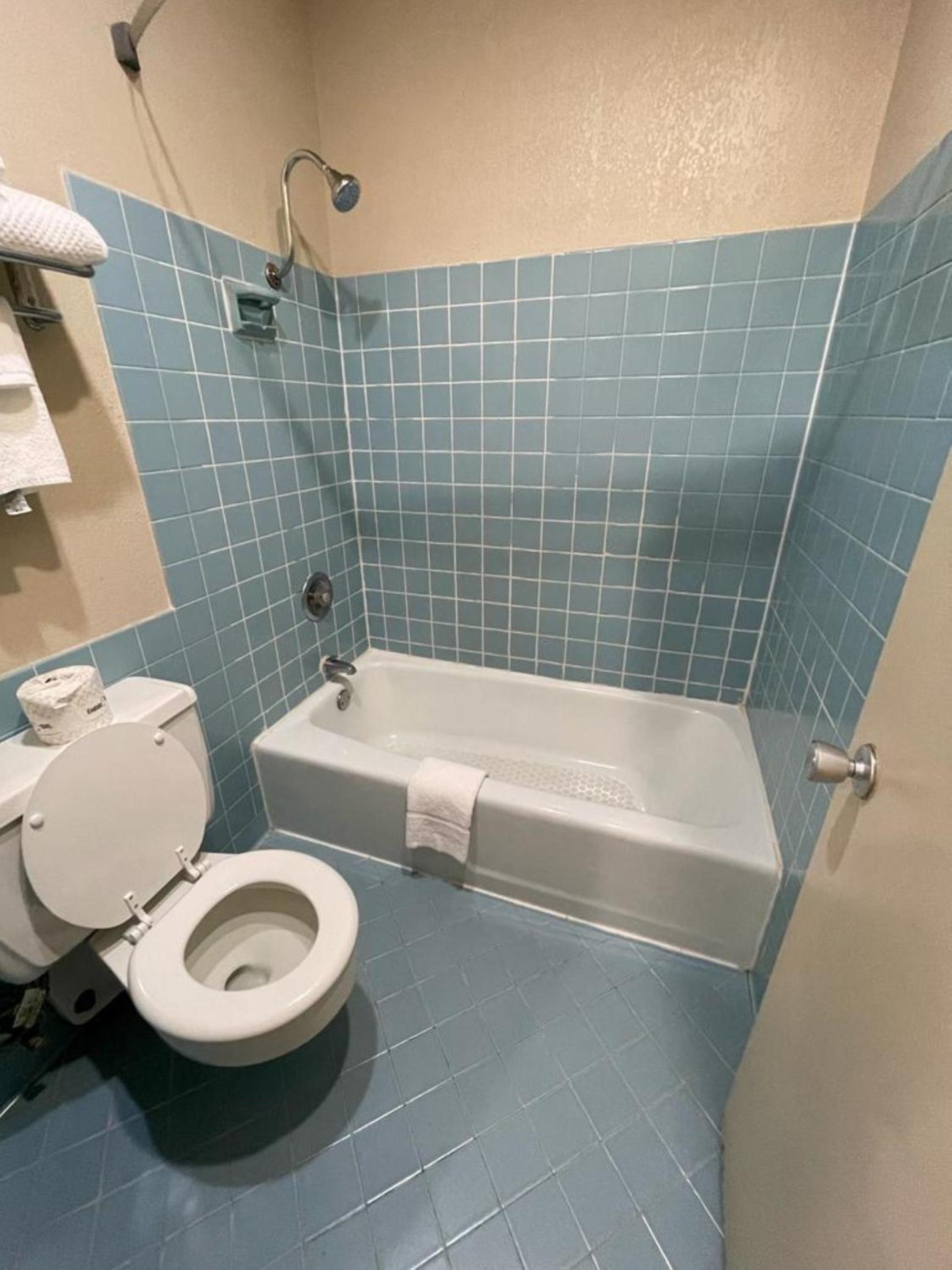 Emporia Vacations - Knights Inn  Suites Emporia - Property Image 47