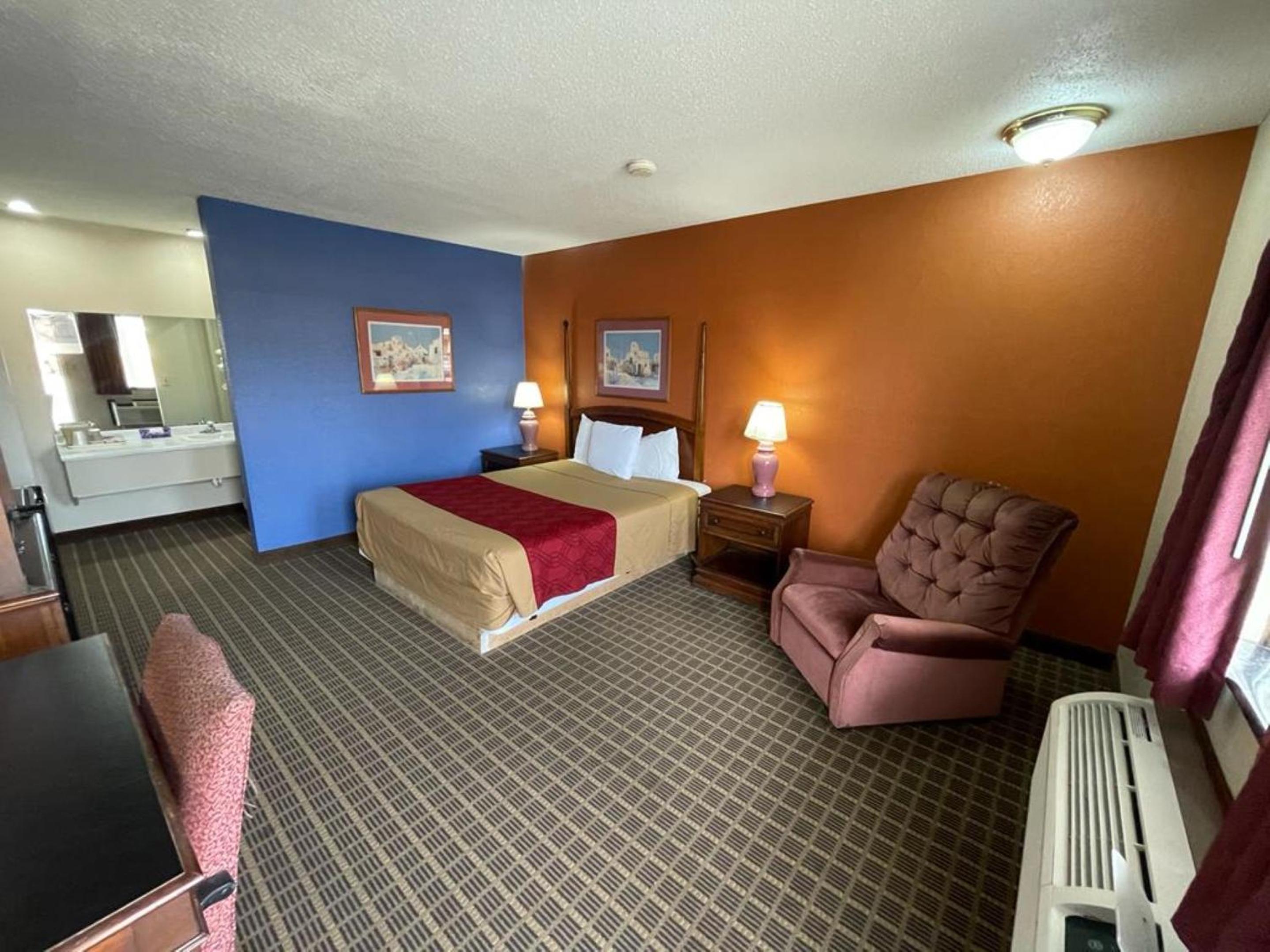 Emporia Vacations - Knights Inn  Suites Emporia - Property Image 50