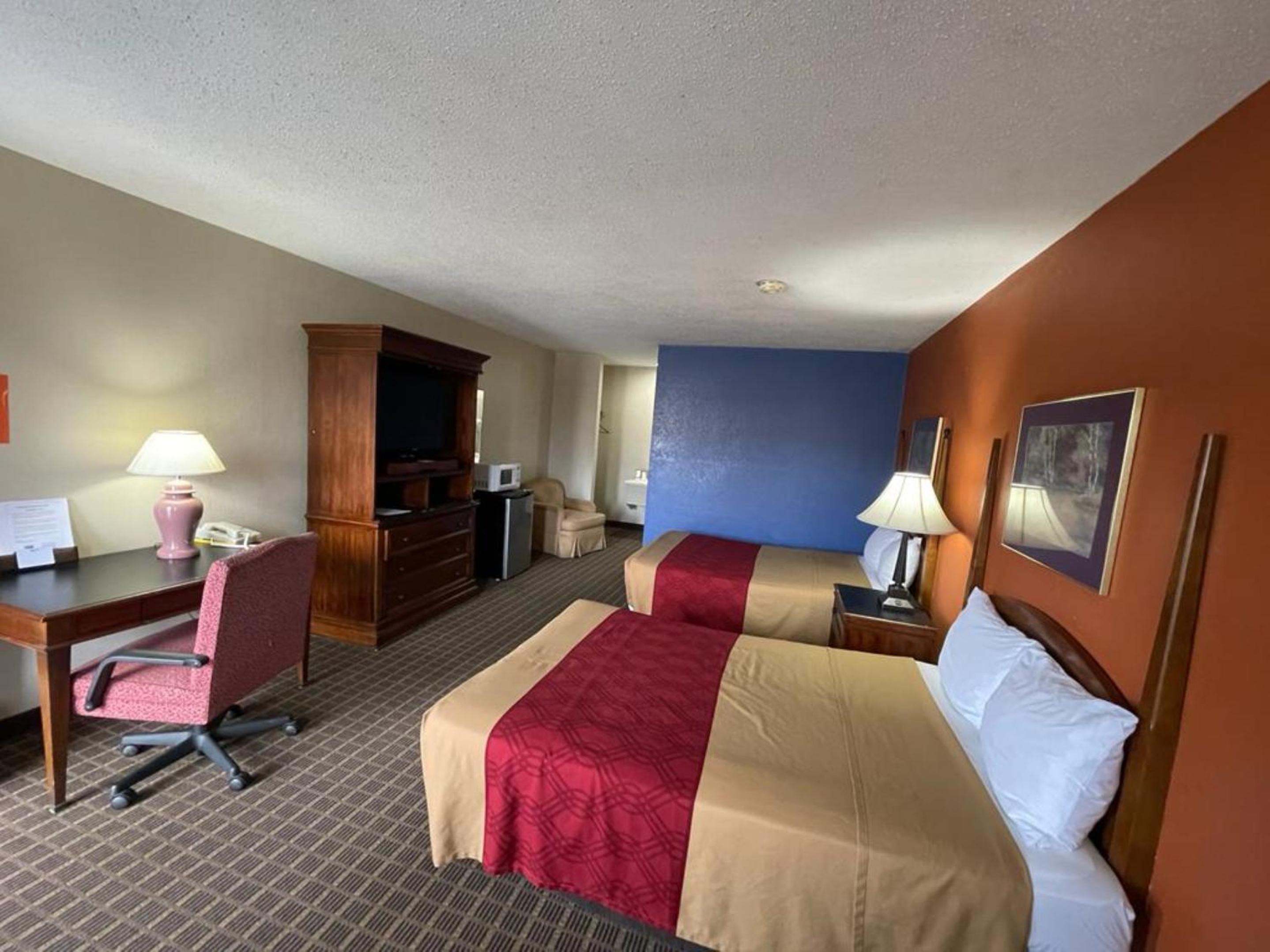 Emporia Vacations - Knights Inn  Suites Emporia - Property Image 27
